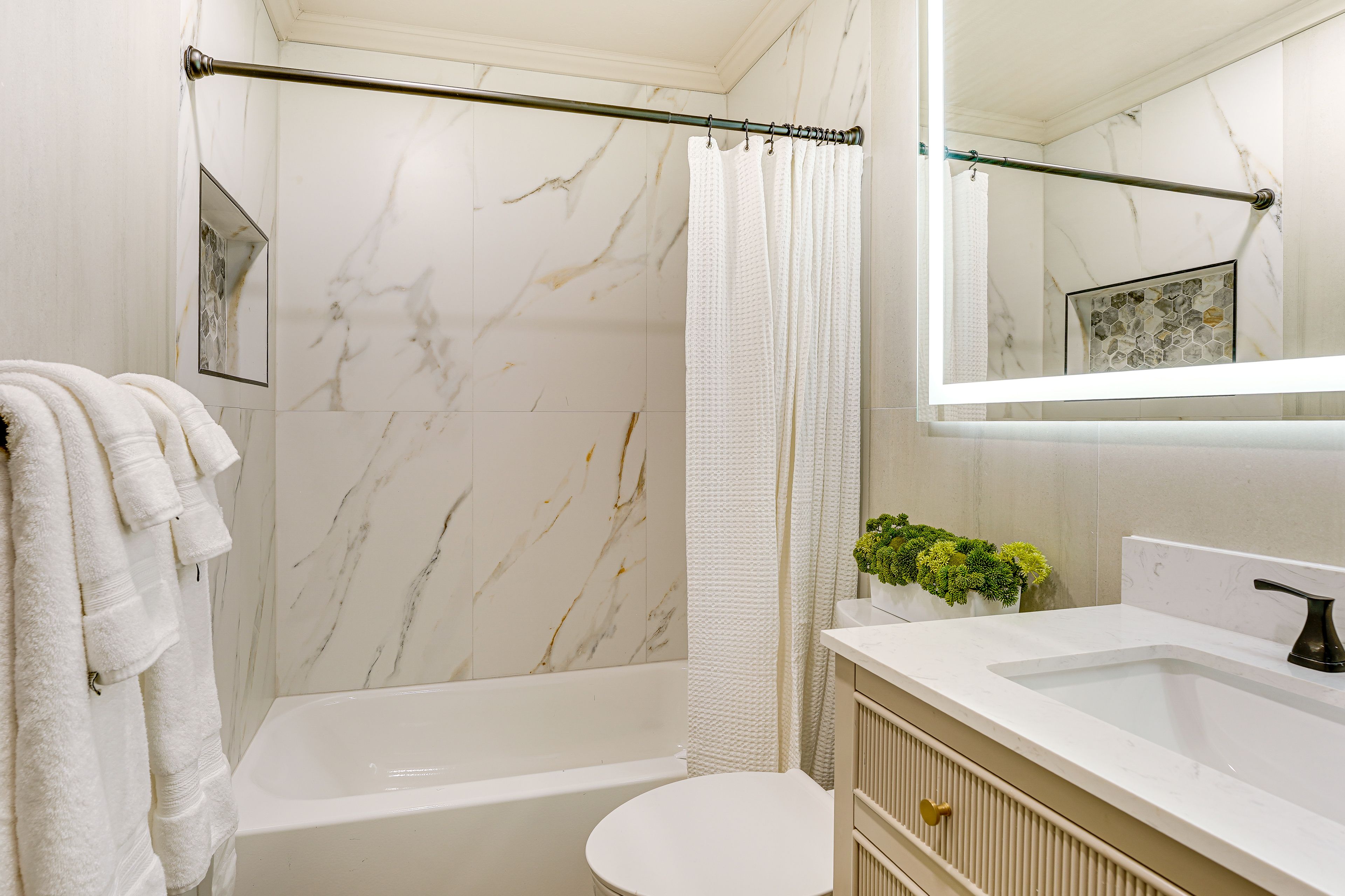 Full Bathroom