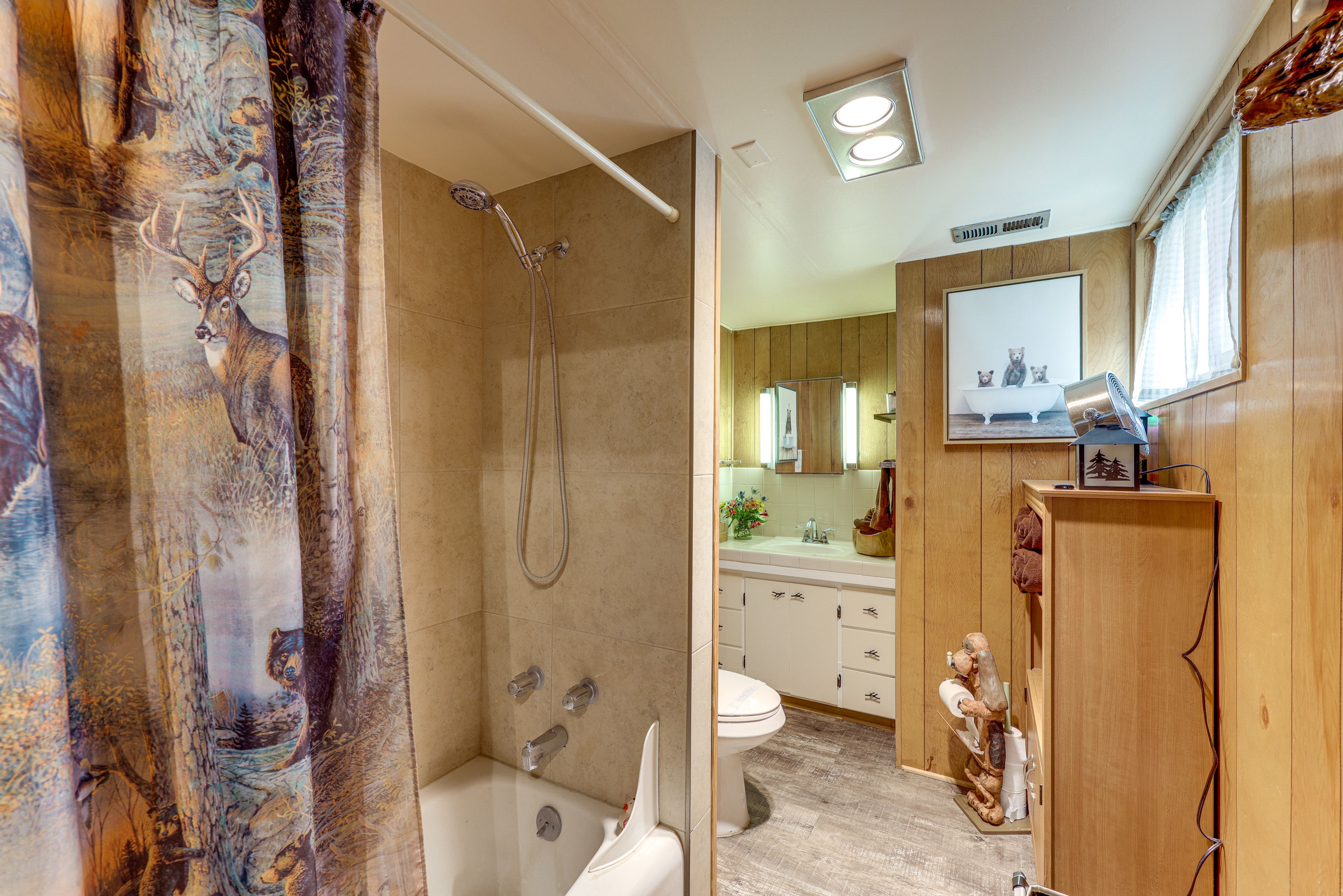 Full Bathroom | Towels & Linens Provided | 1st Floor