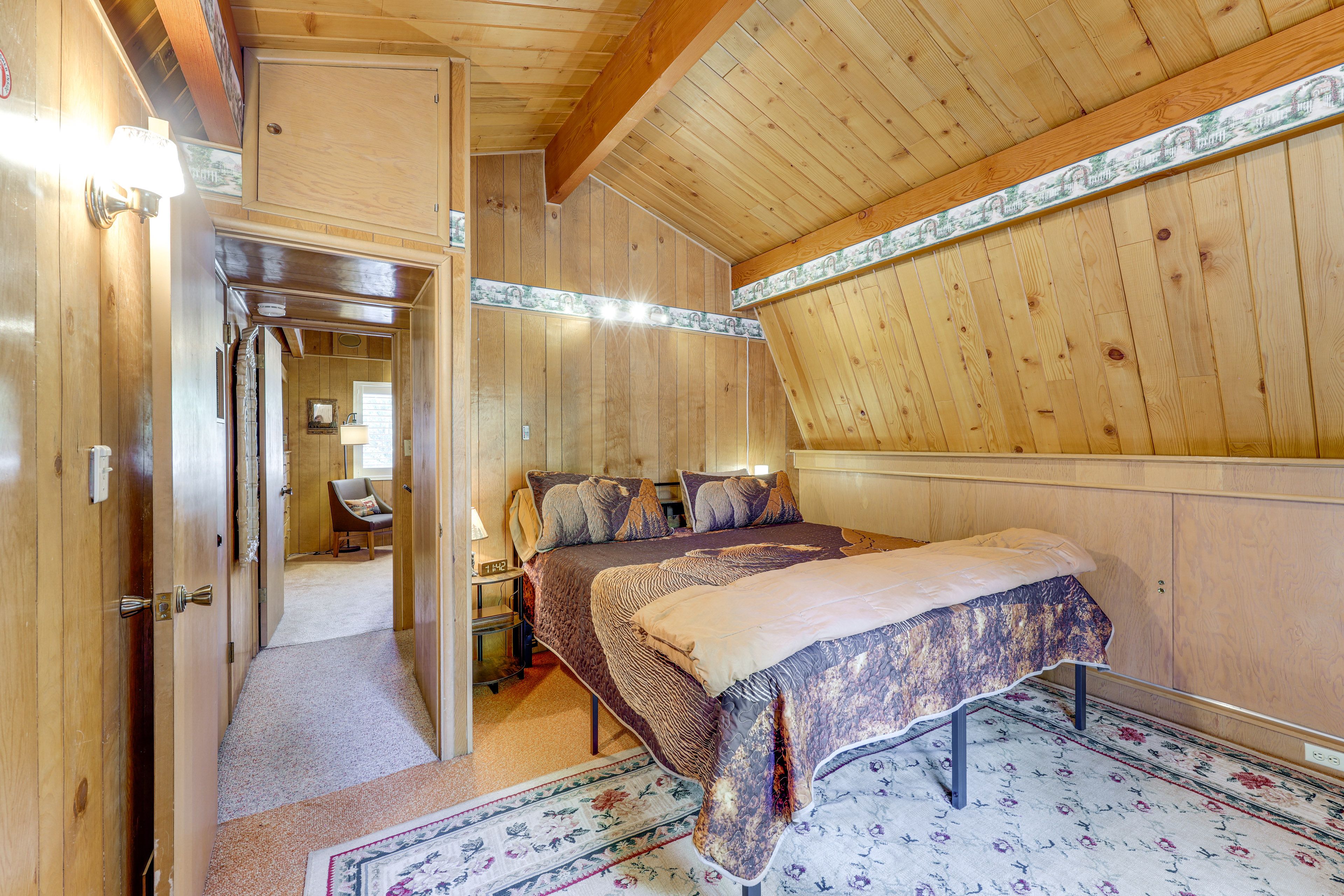 Bedroom 1 | California King Bed | Smart TV | 2nd Floor