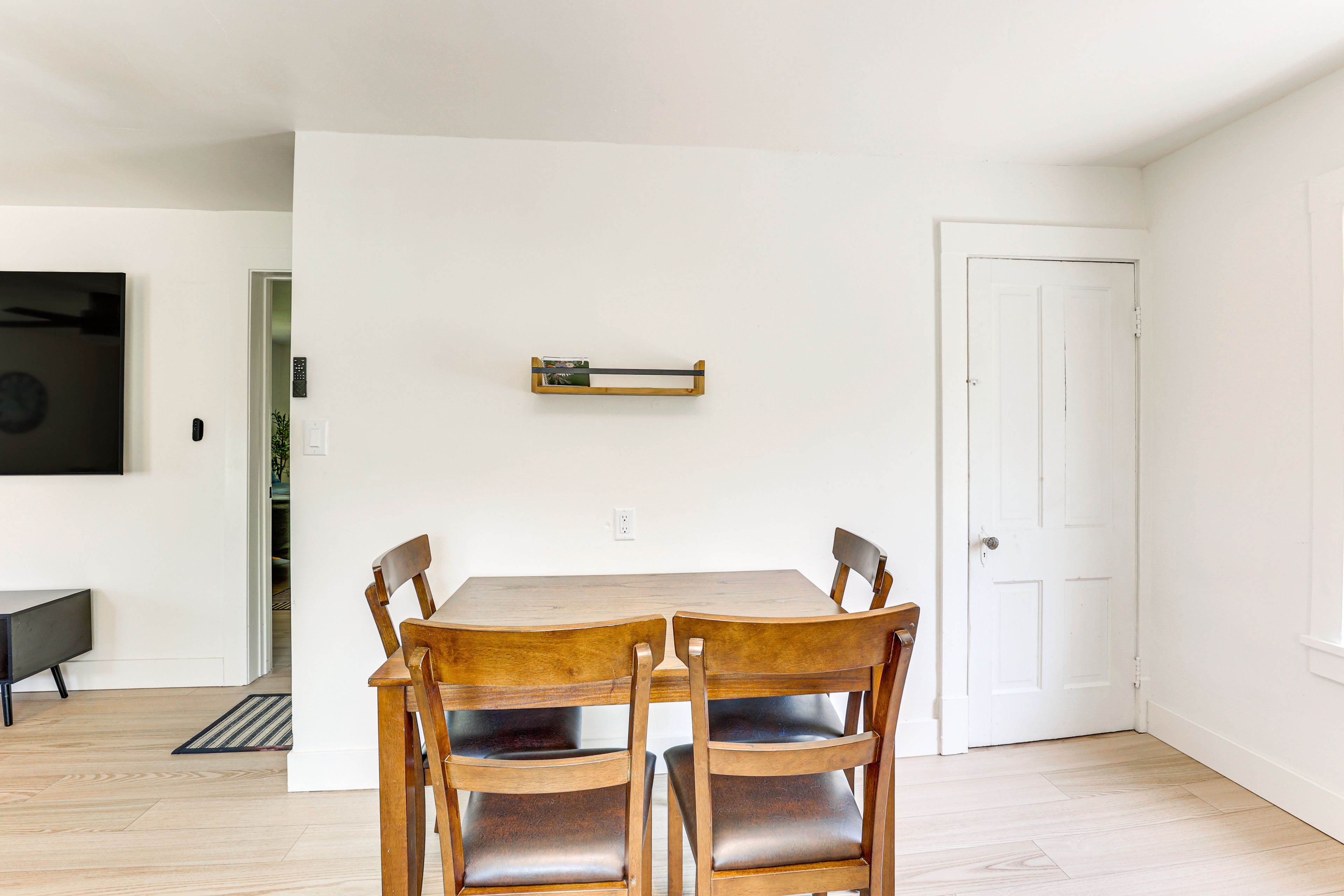 Dining Area | Dishware/Flatware Provided | Upper Level