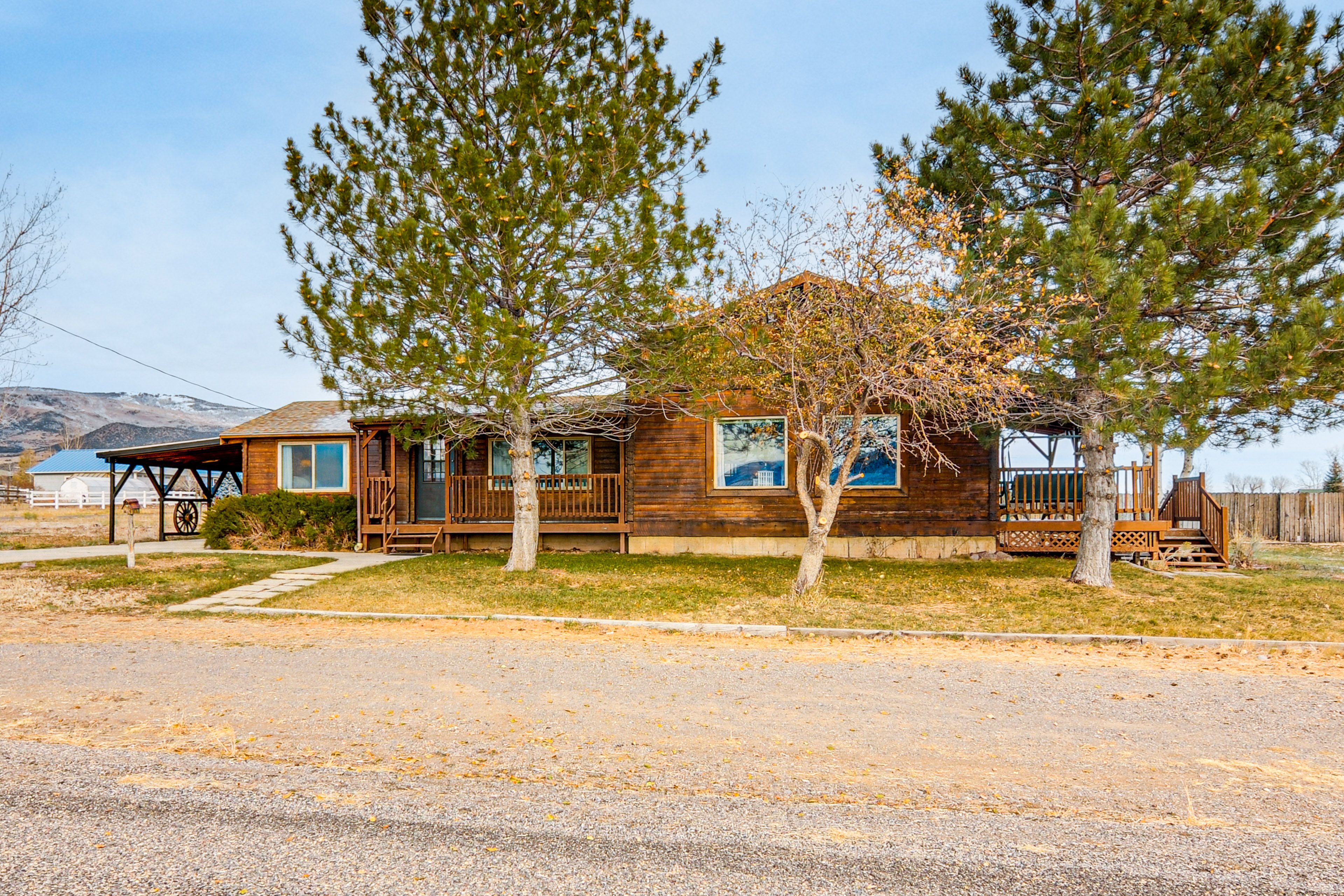Addt’l Parking | RV/Trailer Parking Available