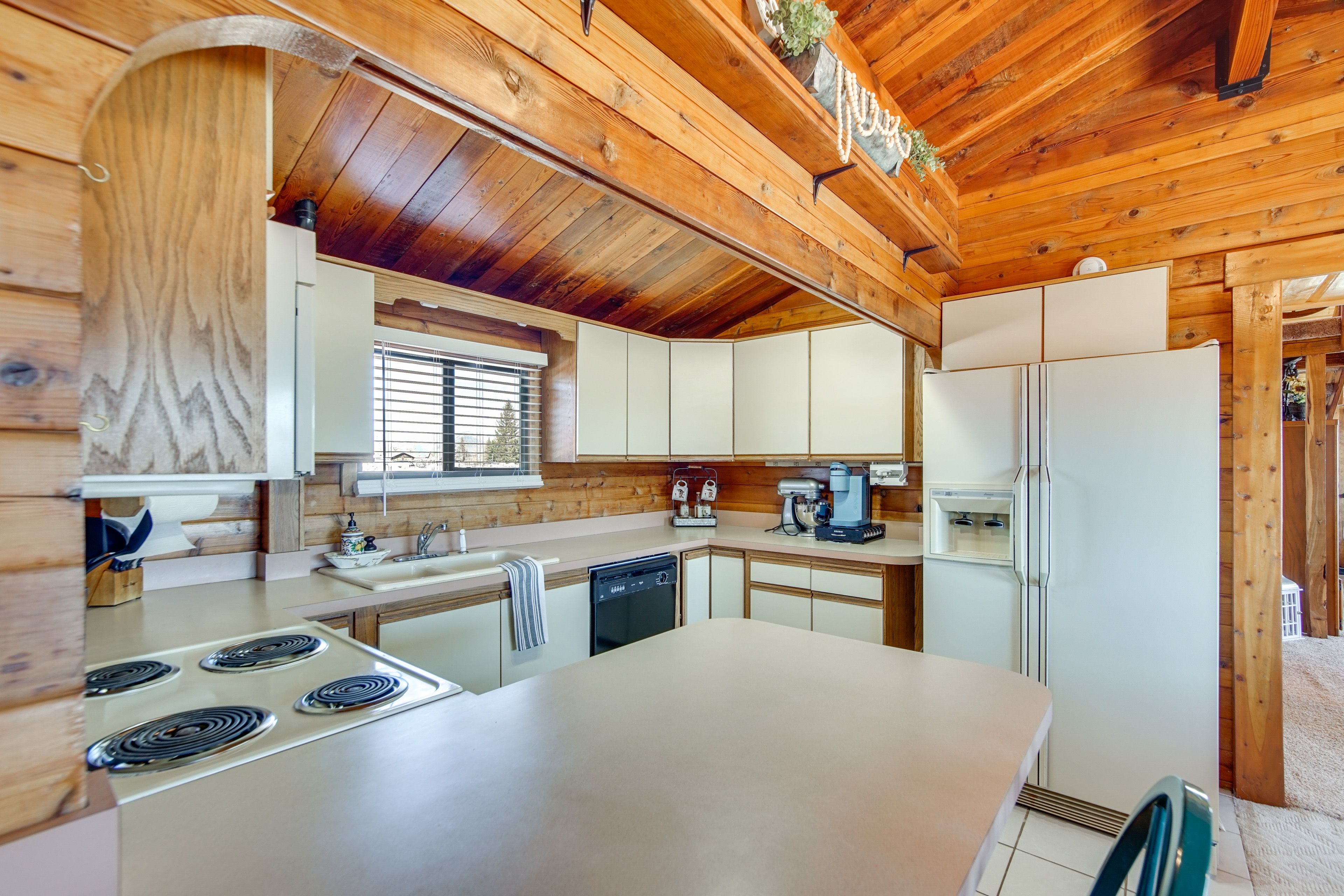 Kitchen | Cooking Basics | Drip & Keurig Coffee Makers | Main Level