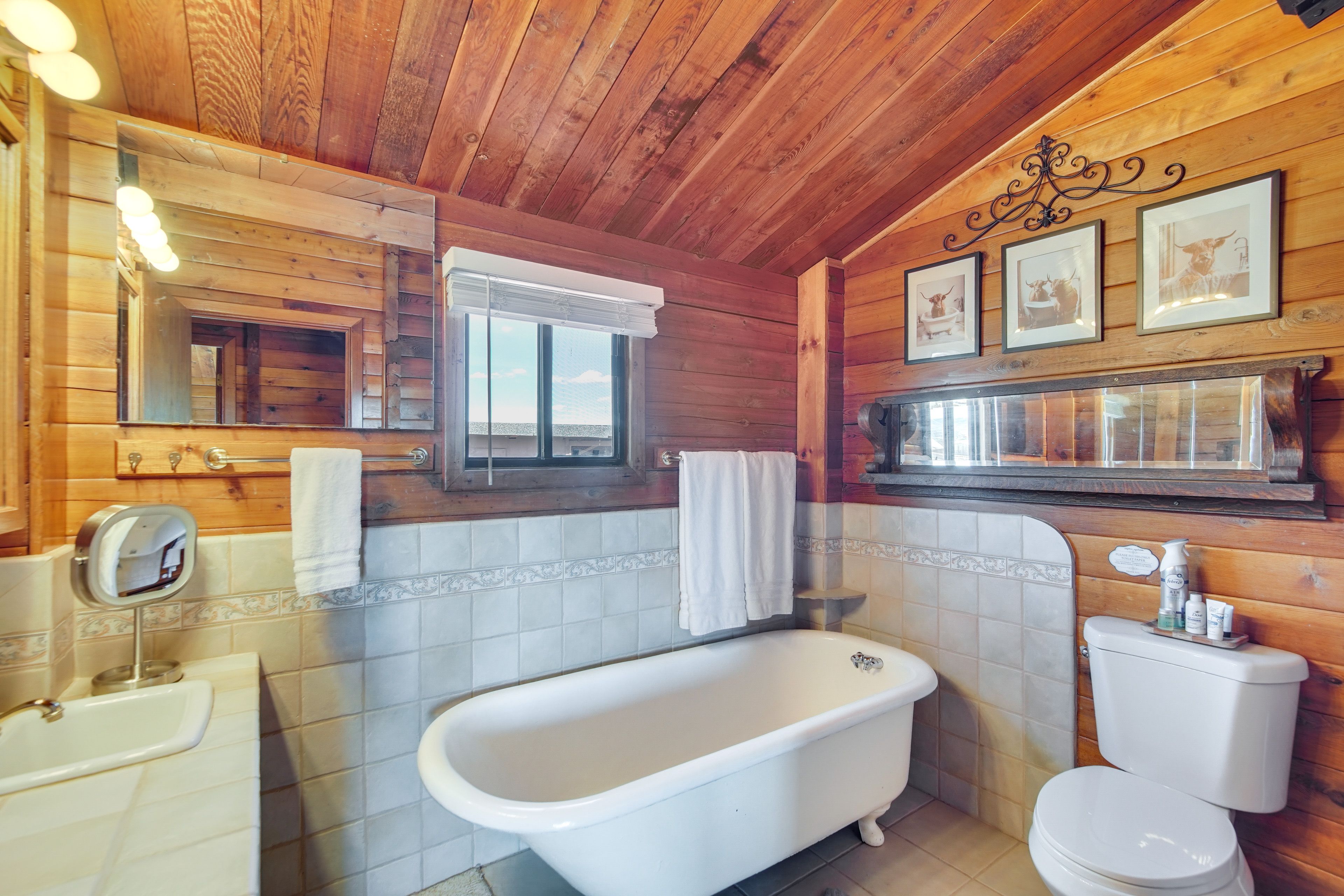 Full Bathroom | Towels & Linens Provided | Main Level