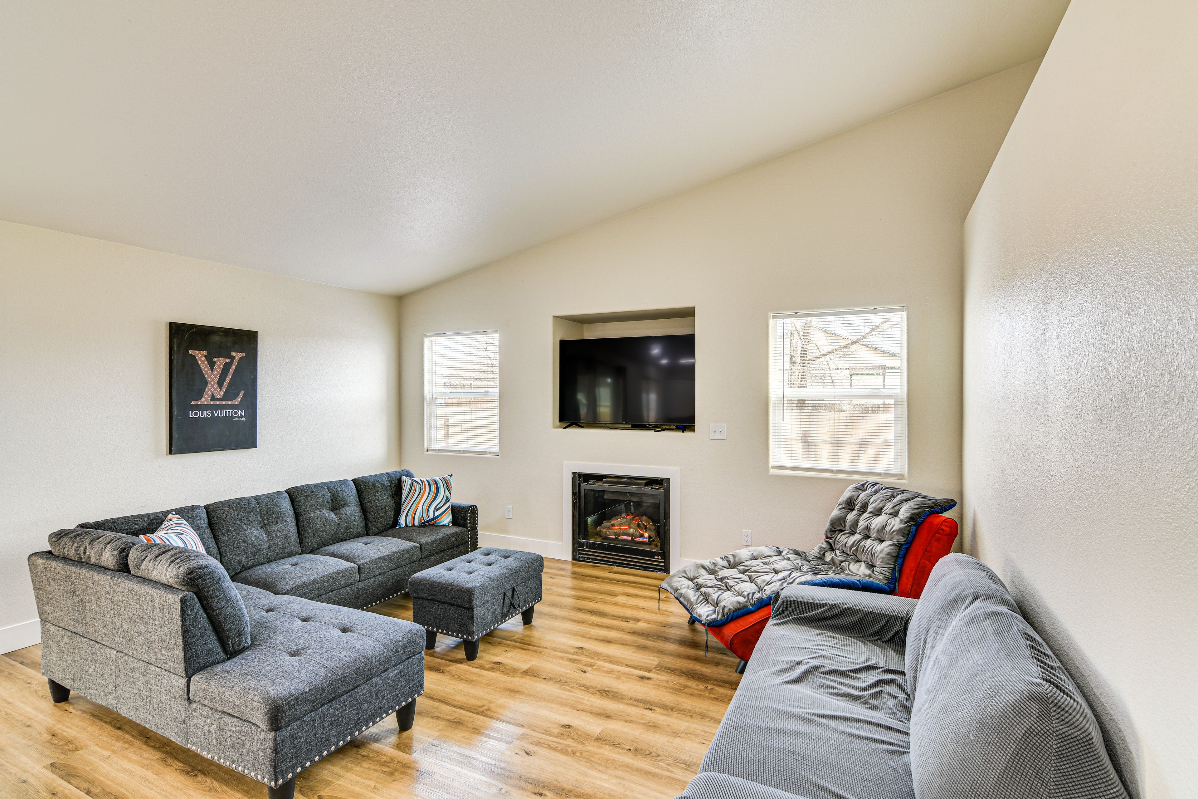 Living Room | Smart TV | Free WiFi