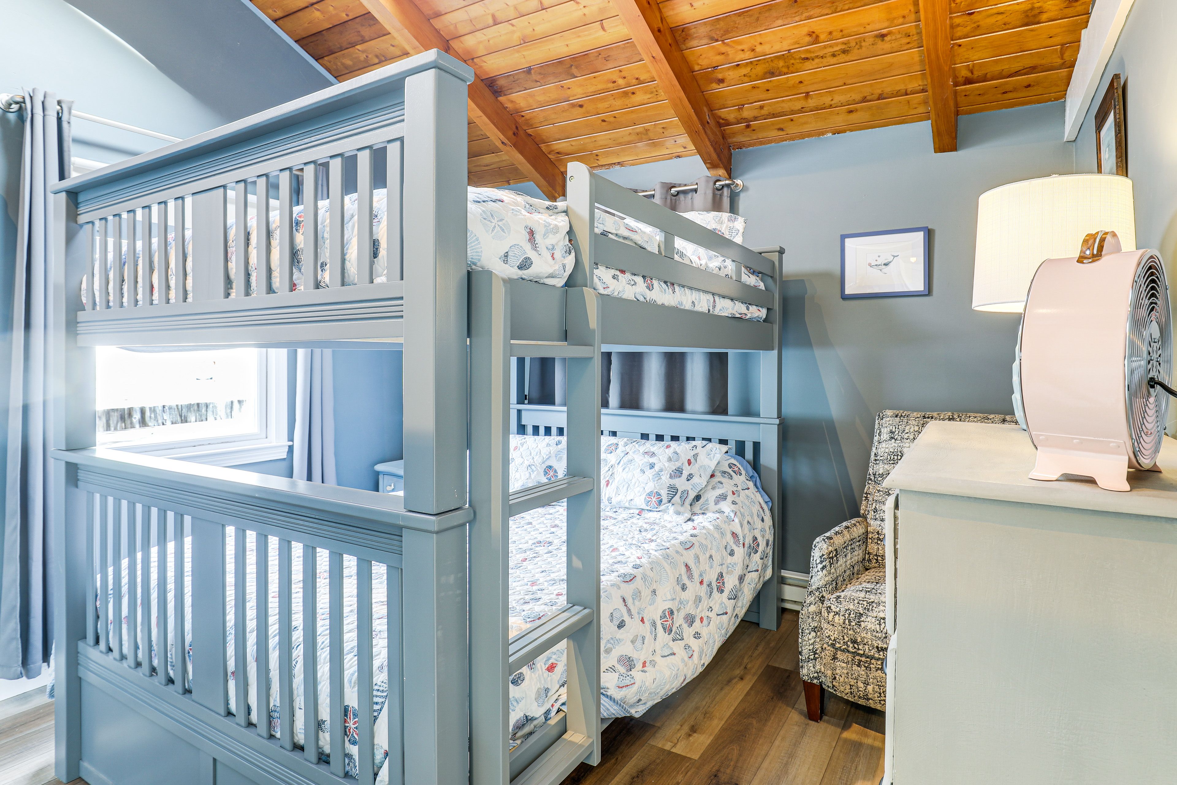 Bedroom 2 | Queen Bunk Bed