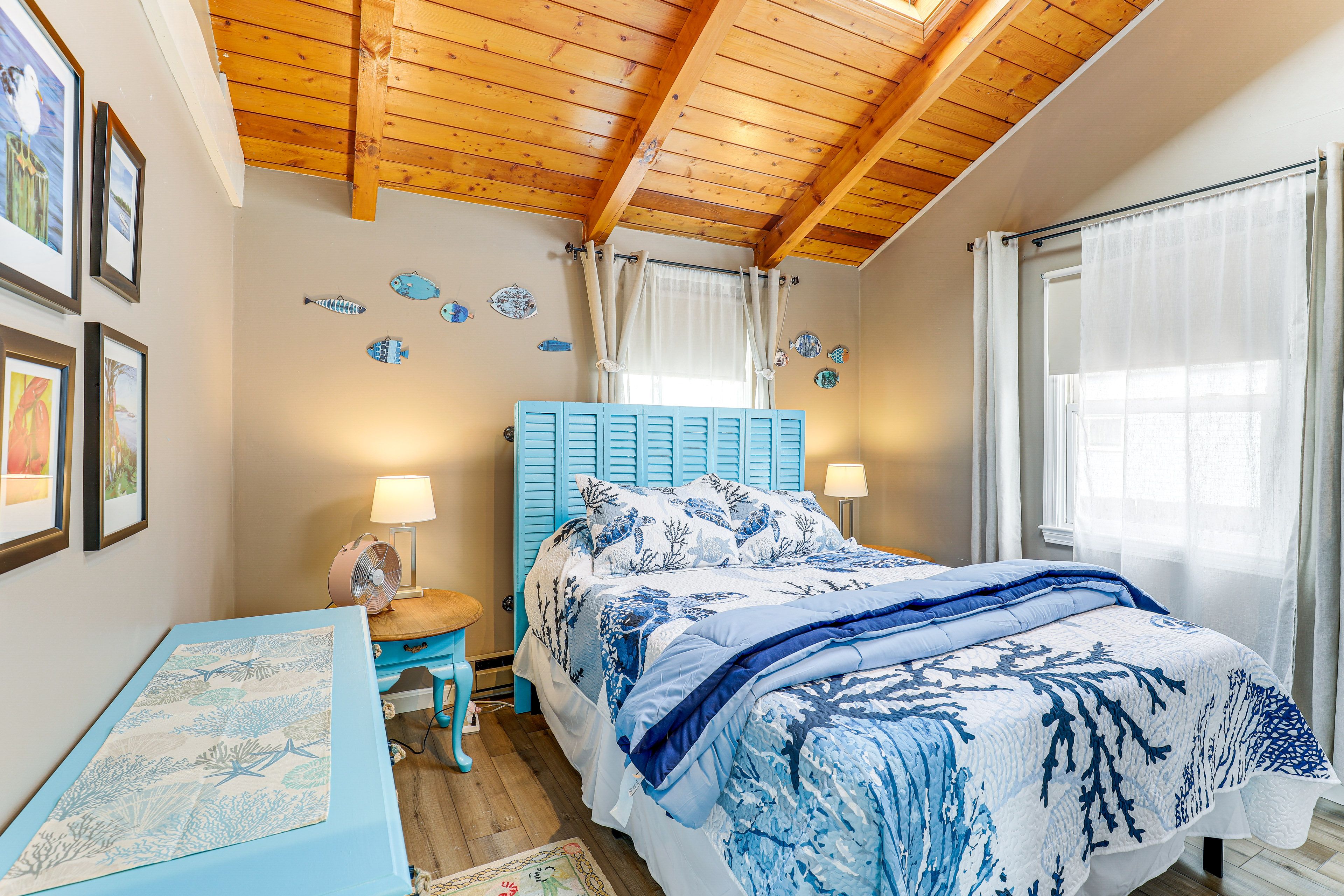 Bedroom 1 | Queen Bed