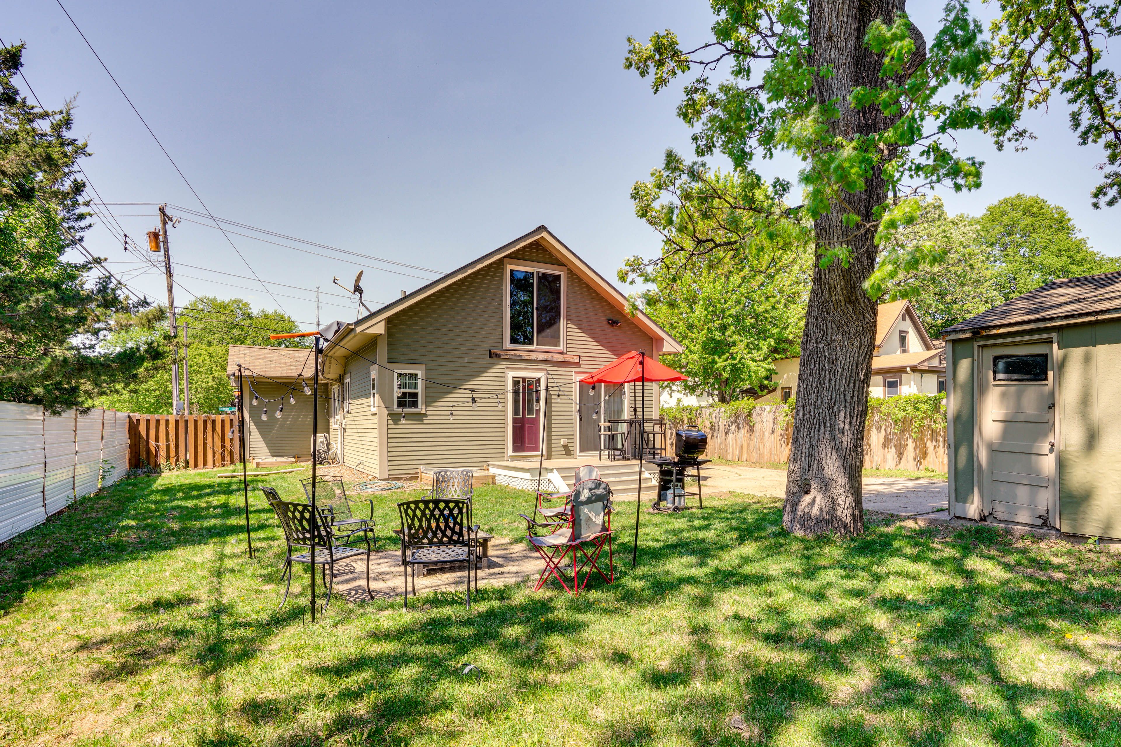 Backyard | Fire Pit w/ Seating