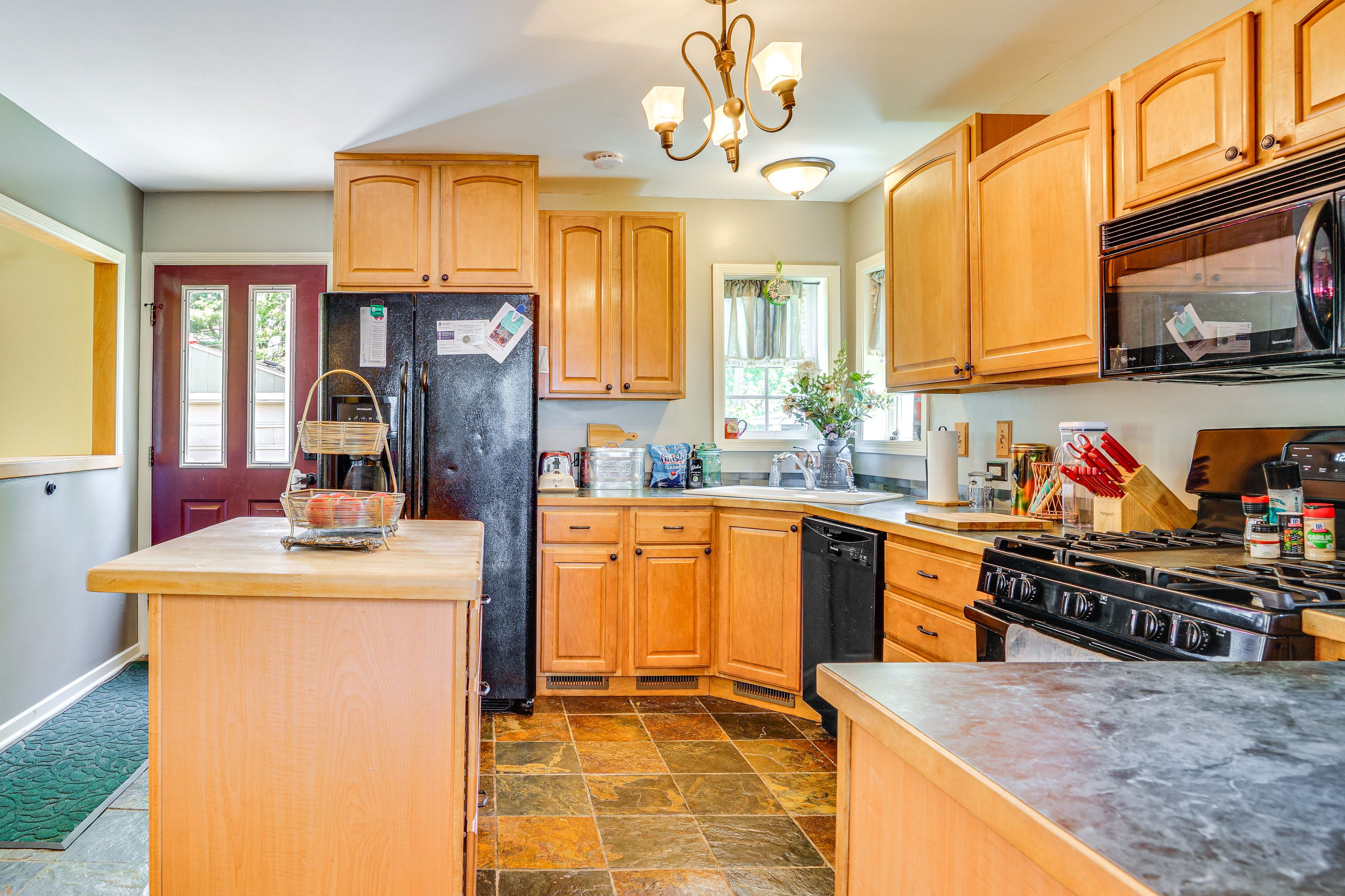 Kitchen | Cooking Basics | Breakfast Bar | Blender | Toaster | Main Level
