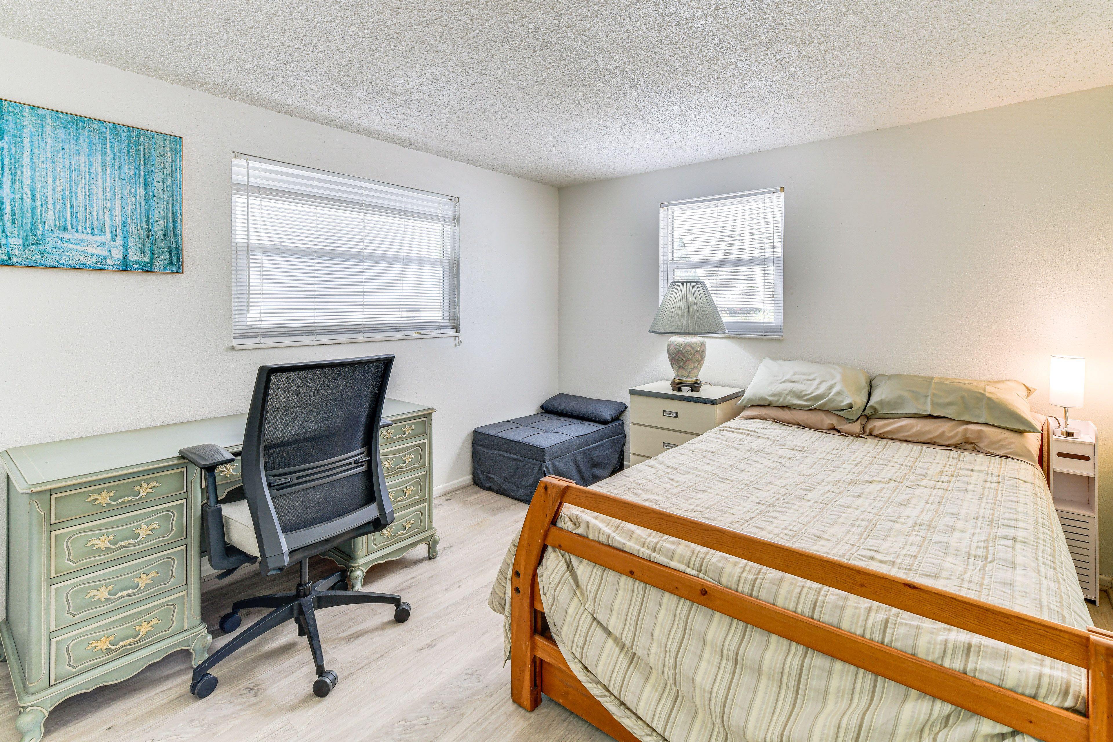 Bedroom 2 | Queen Bed