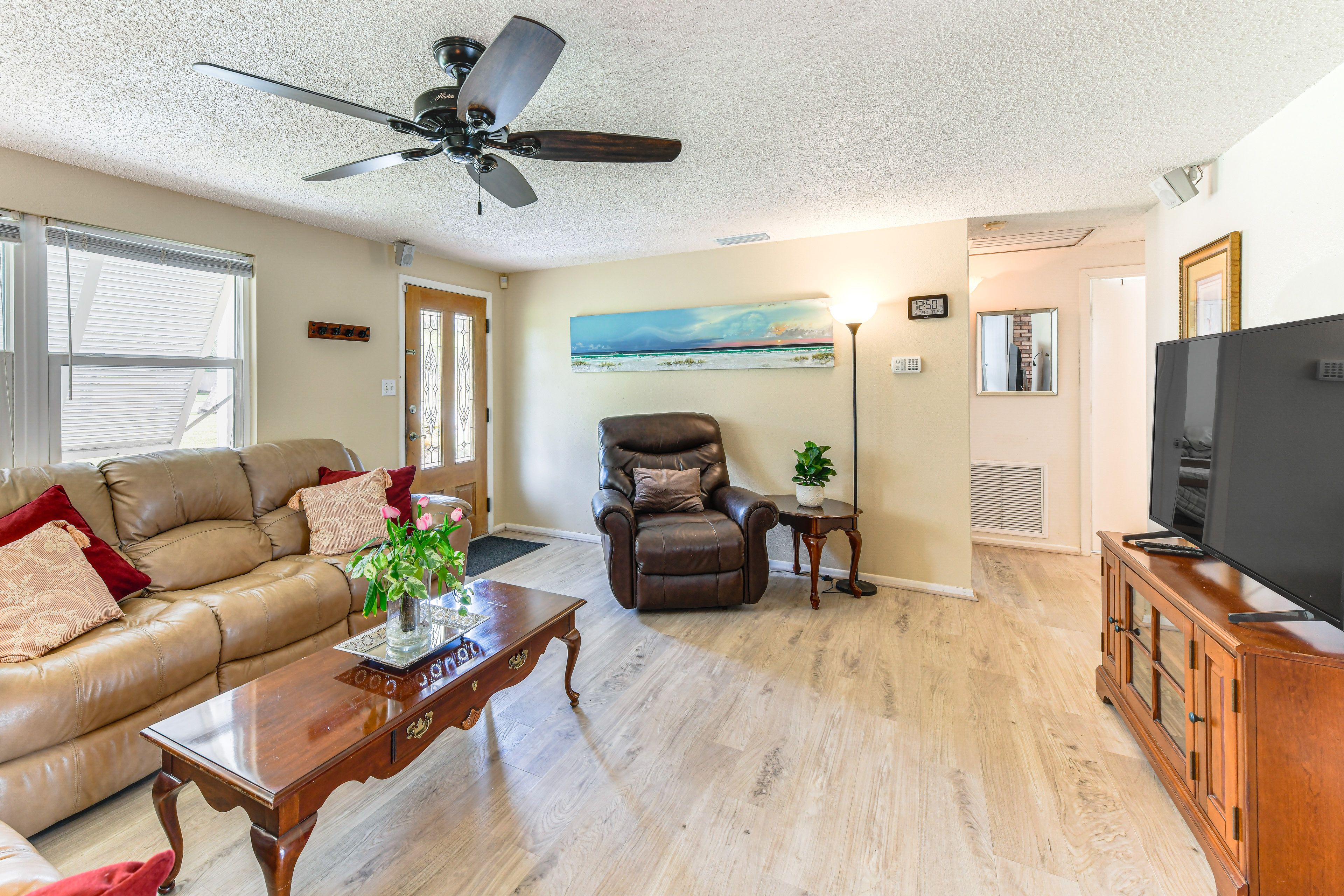 Living Room | Free WiFi | Smart TV