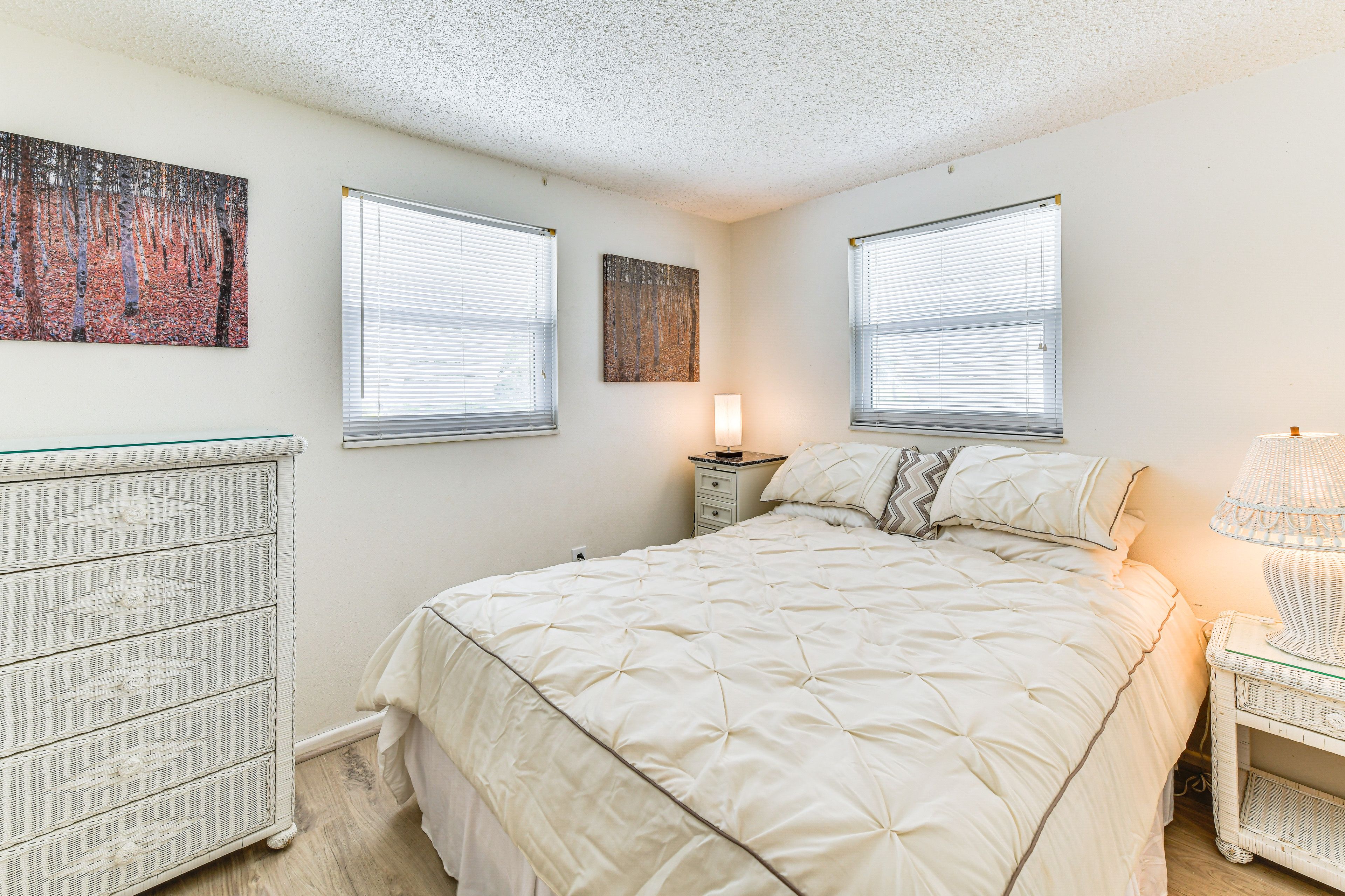 Bedroom 3 | Queen Bed