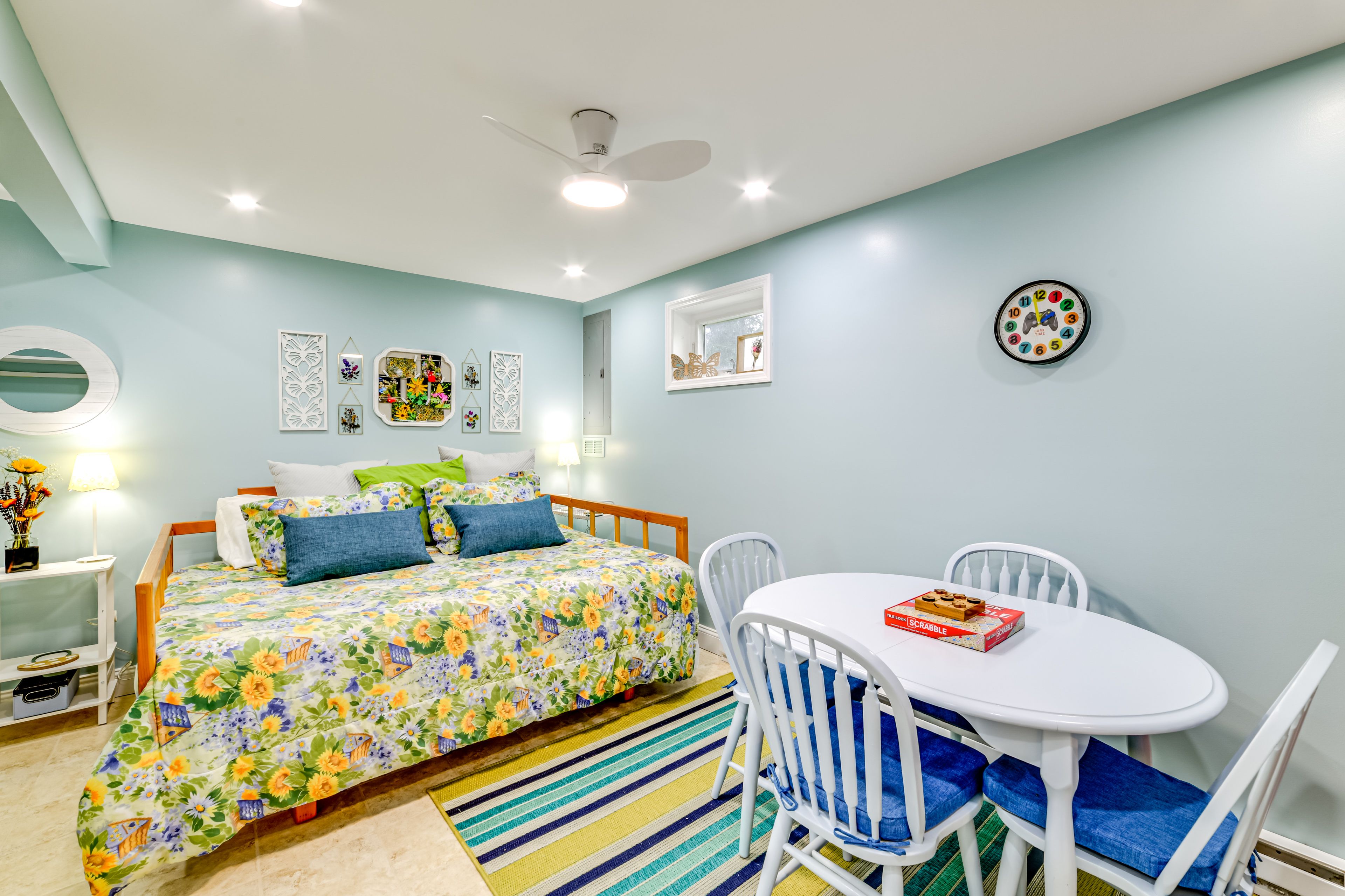 Bedroom 1 | 1st Floor | Queen Bed | Smart TV