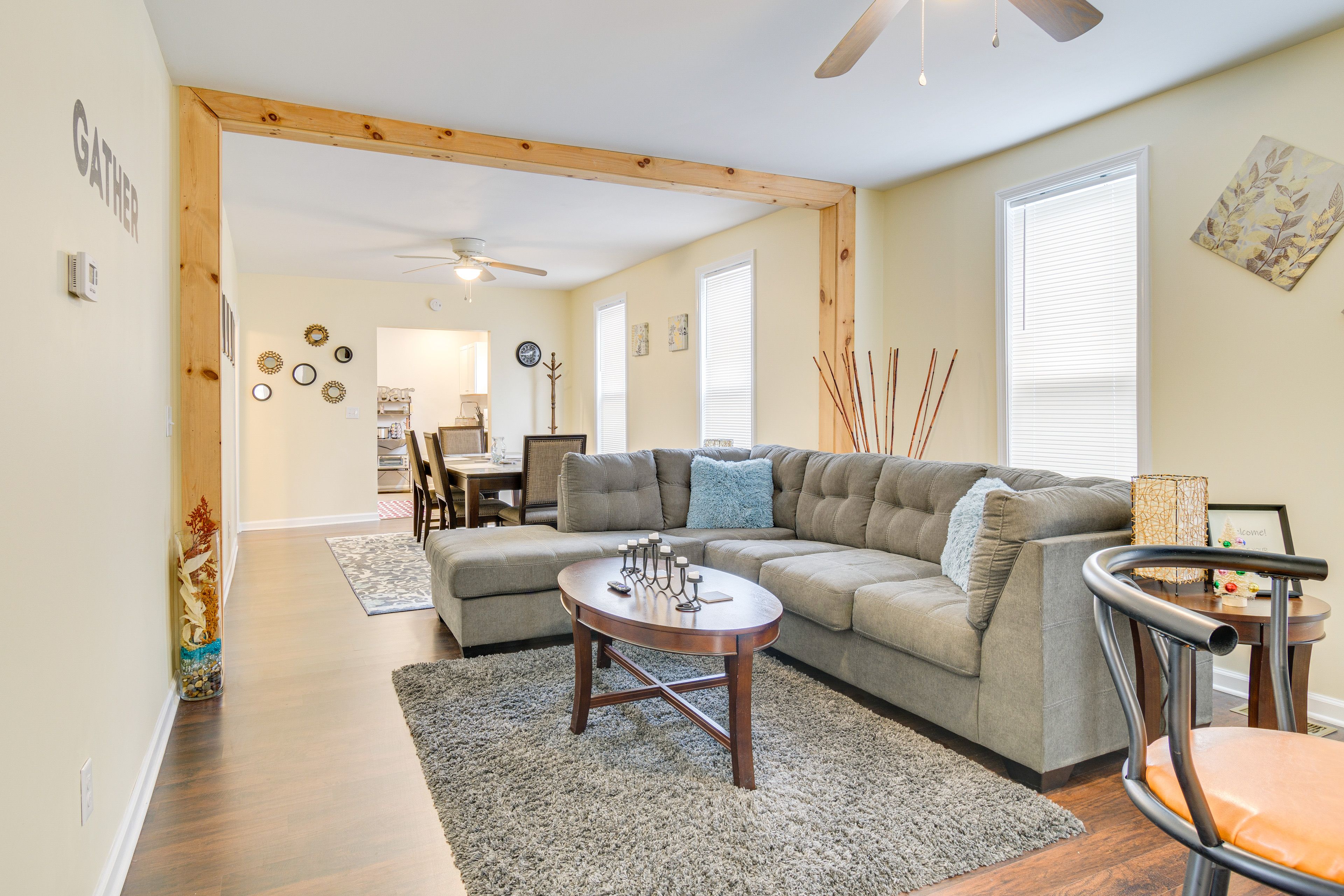 Living Room | Full Sleeper Sofa | Free WiFi | Smart TV | Central Heat
