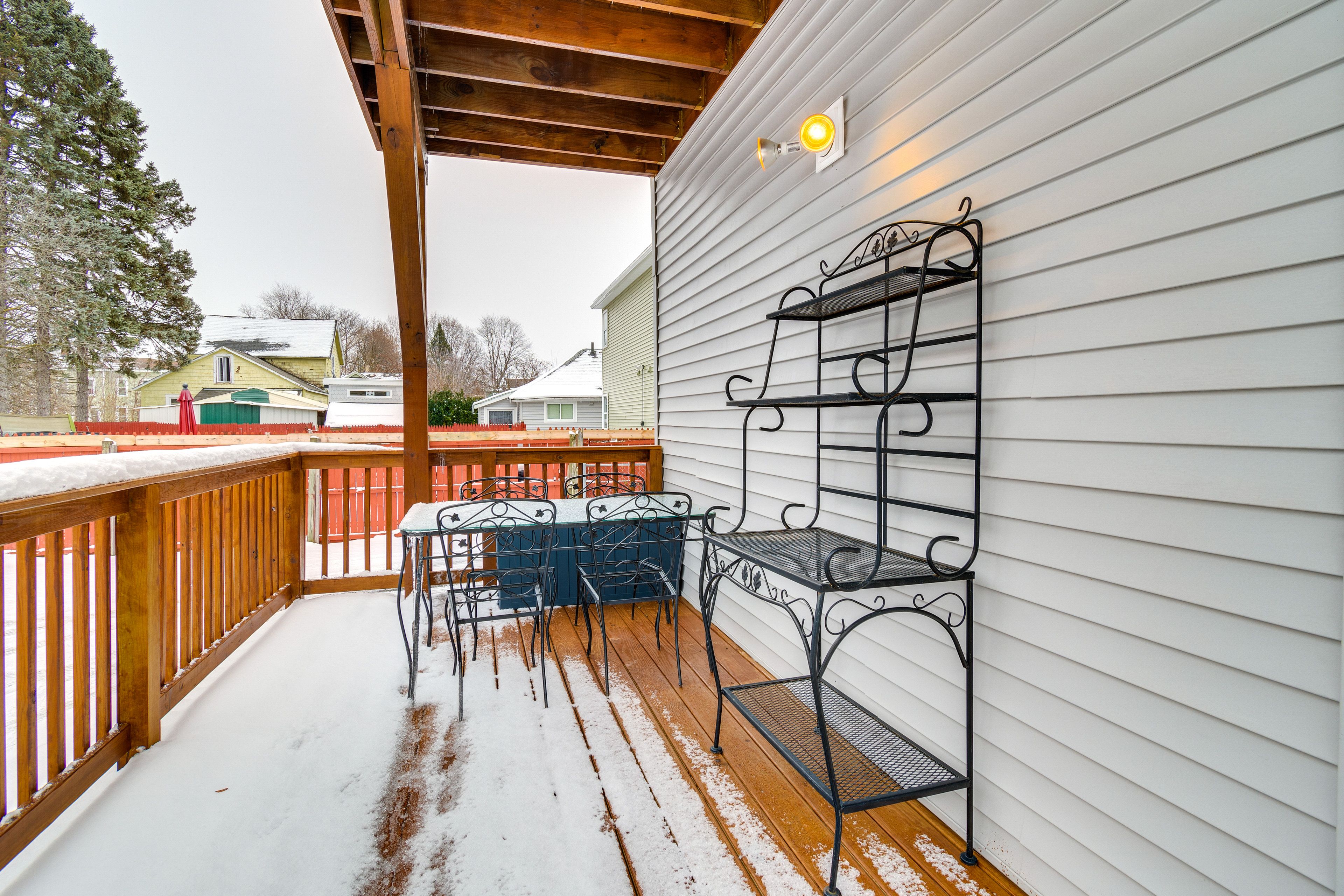 Deck | Outdoor Dining Area | Charcoal Grill