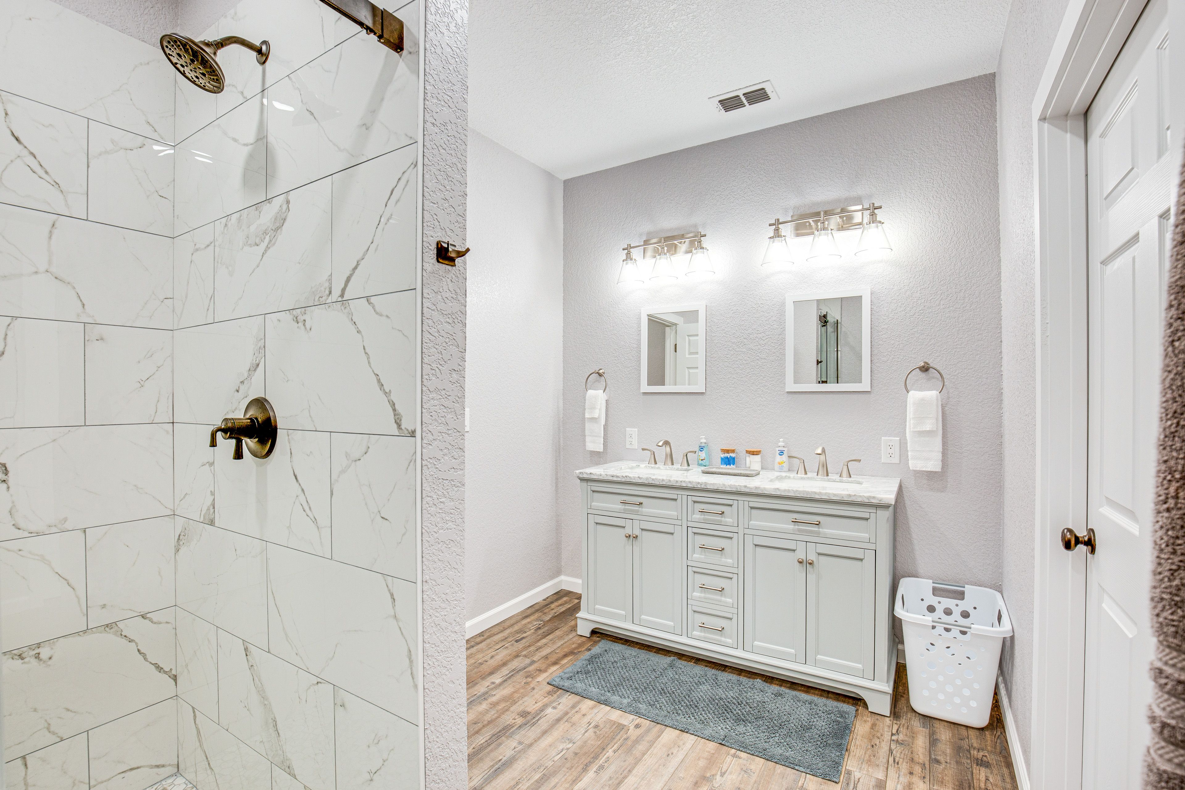 En-Suite Bathroom | Towels Provided