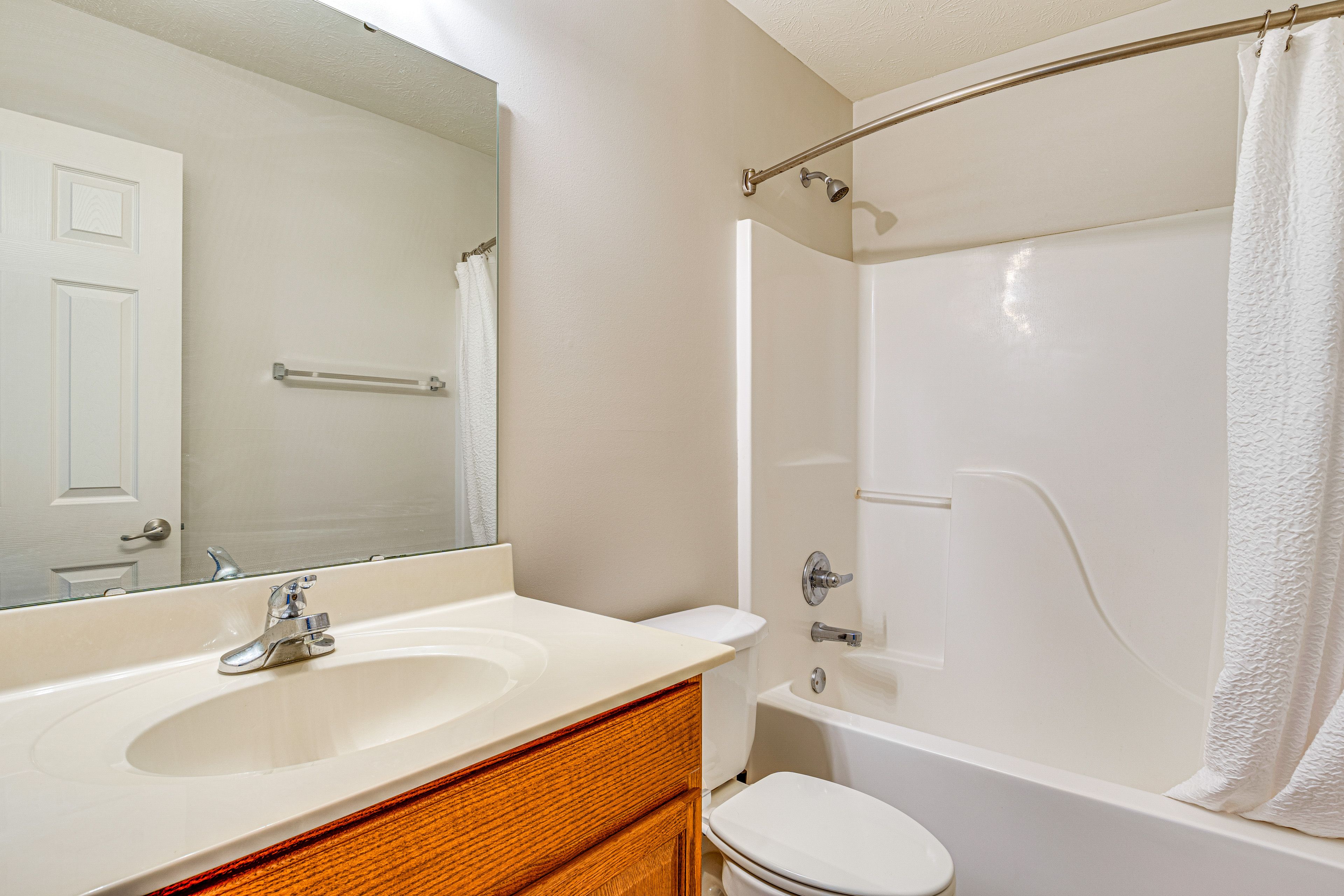 Full Bath | Towels | 2nd Floor