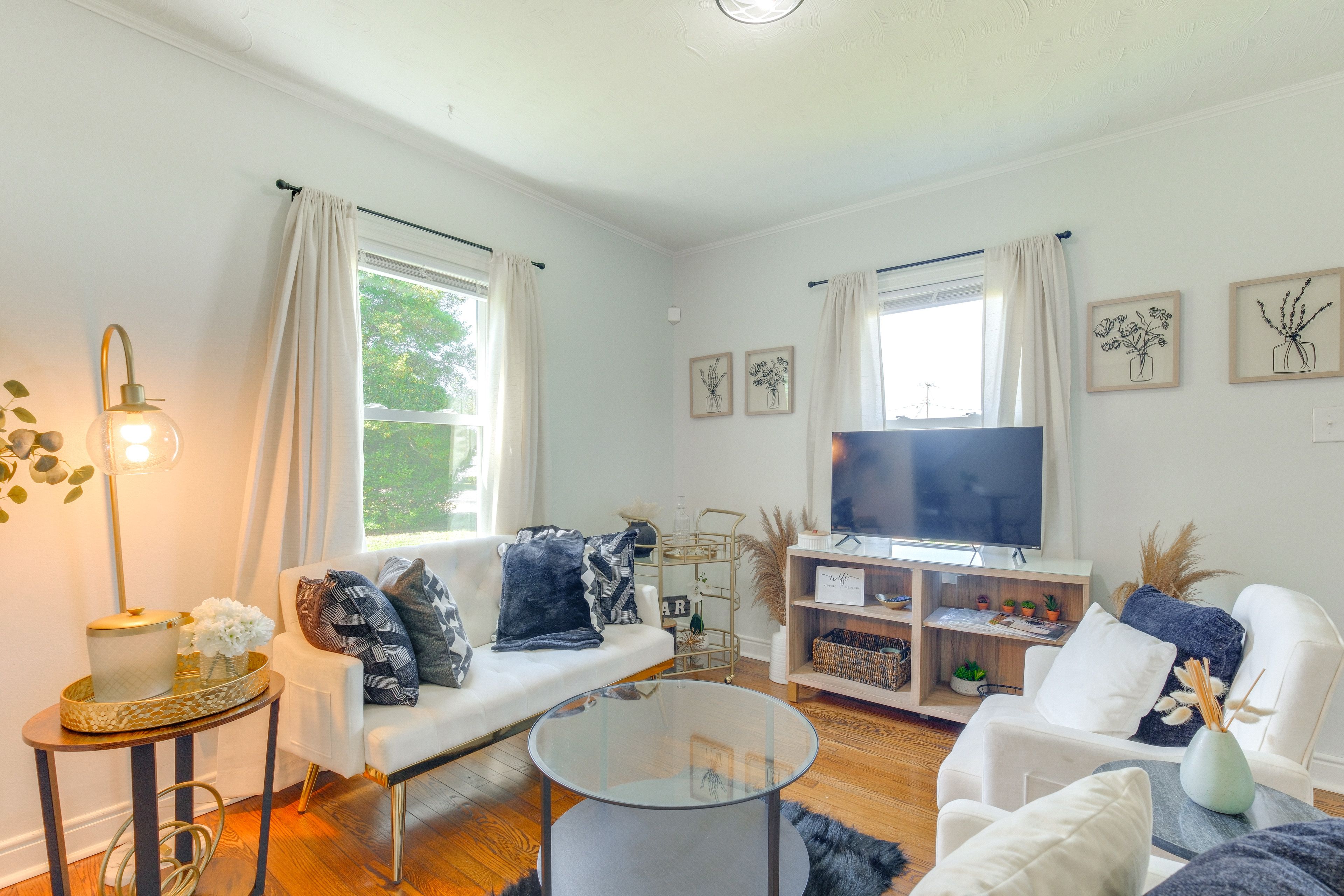 Living Room | Smart TV