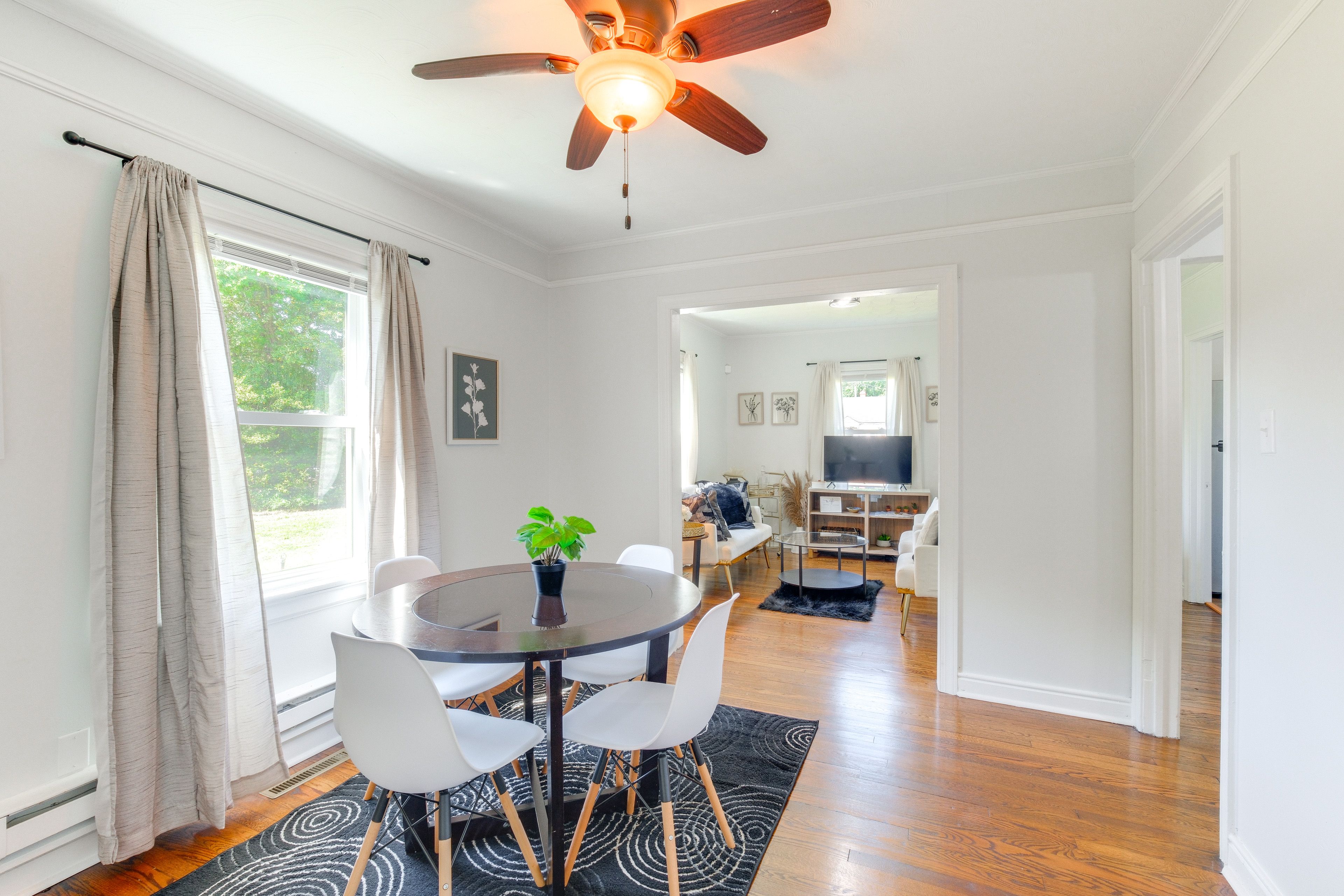 Dining Area | Dishware/Flatware