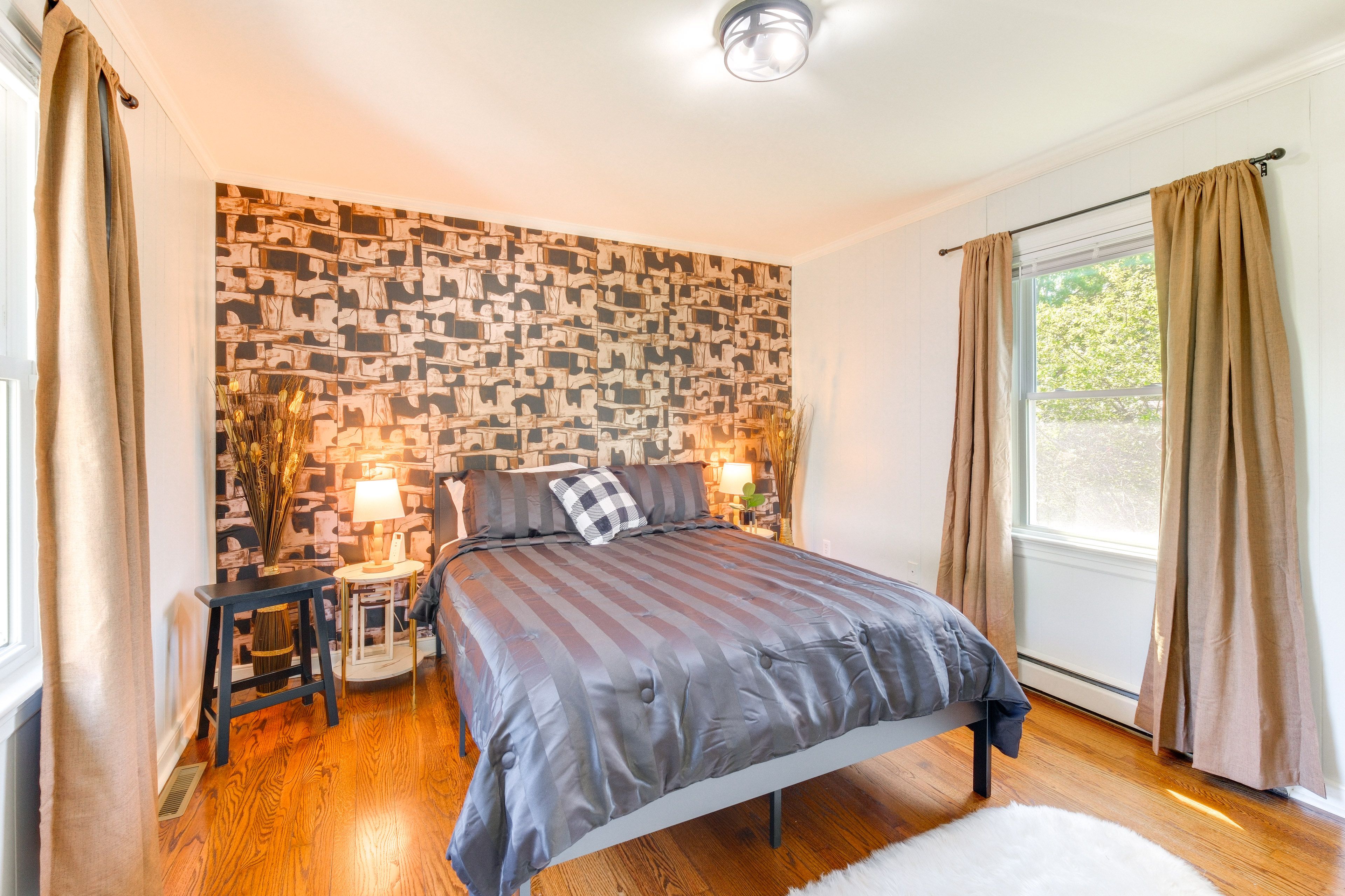 Bedroom 1 | Queen Bed