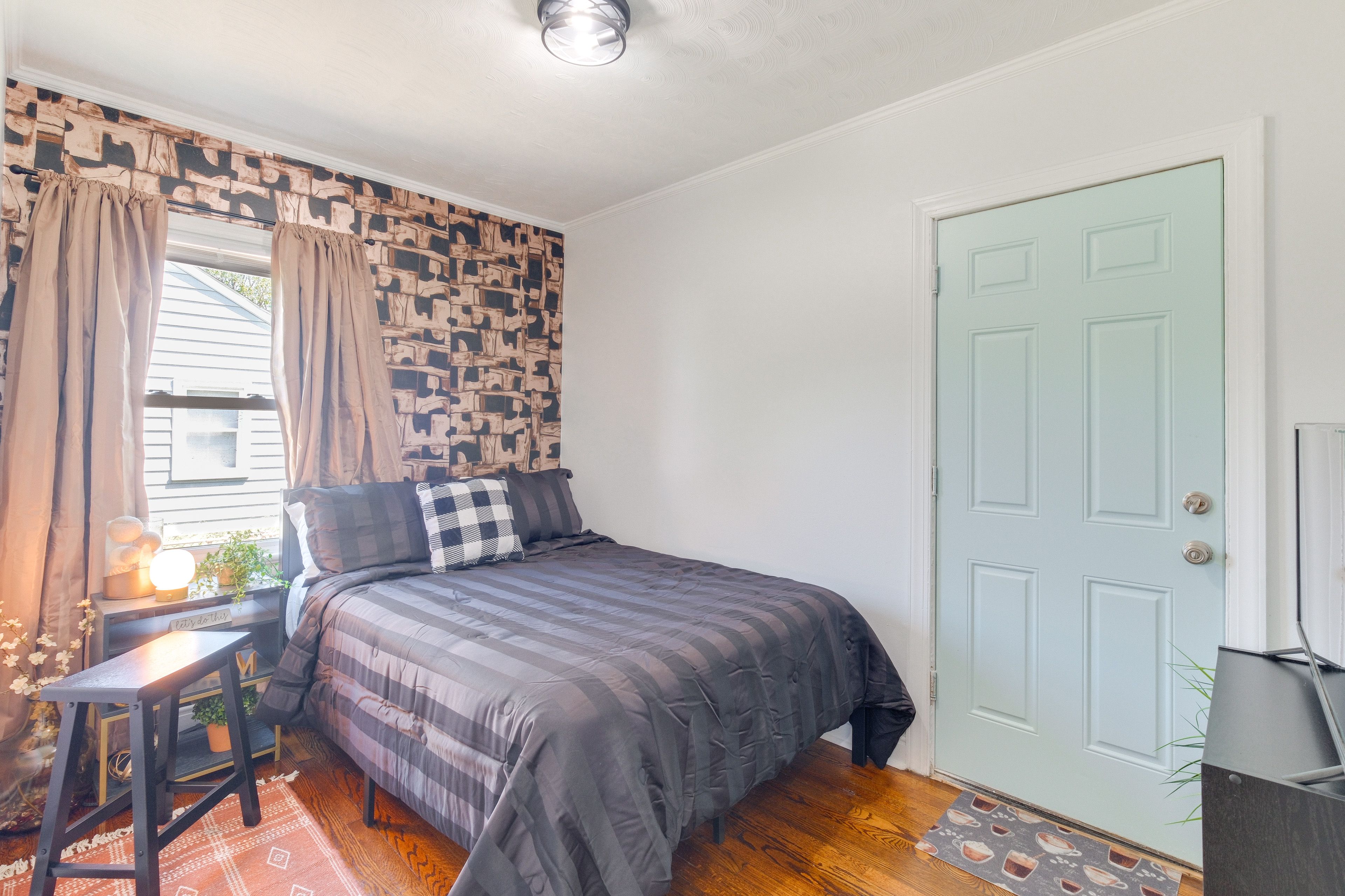 Bedroom 2 | Full Bed | Smart TV