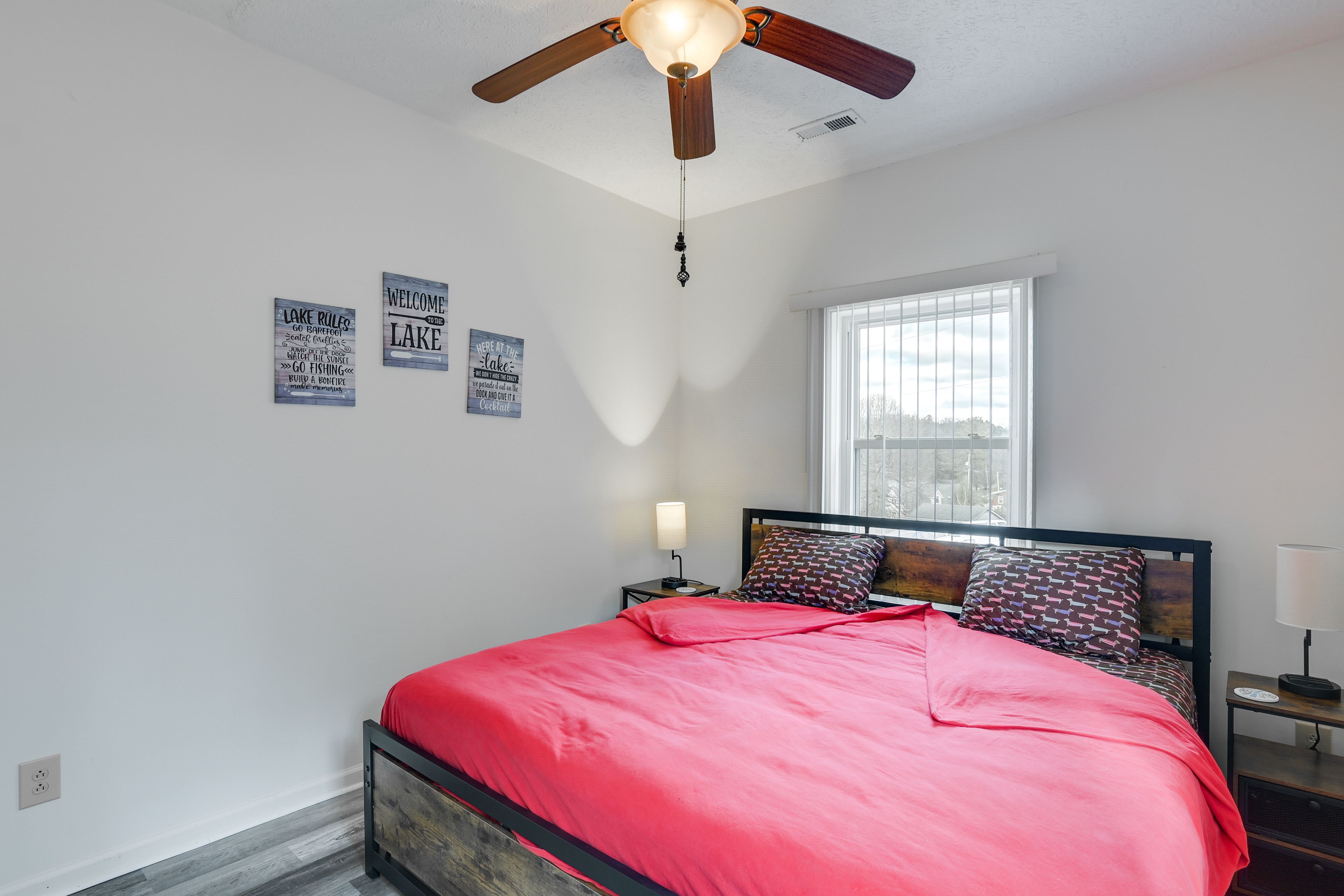 Bedroom | Queen Bed