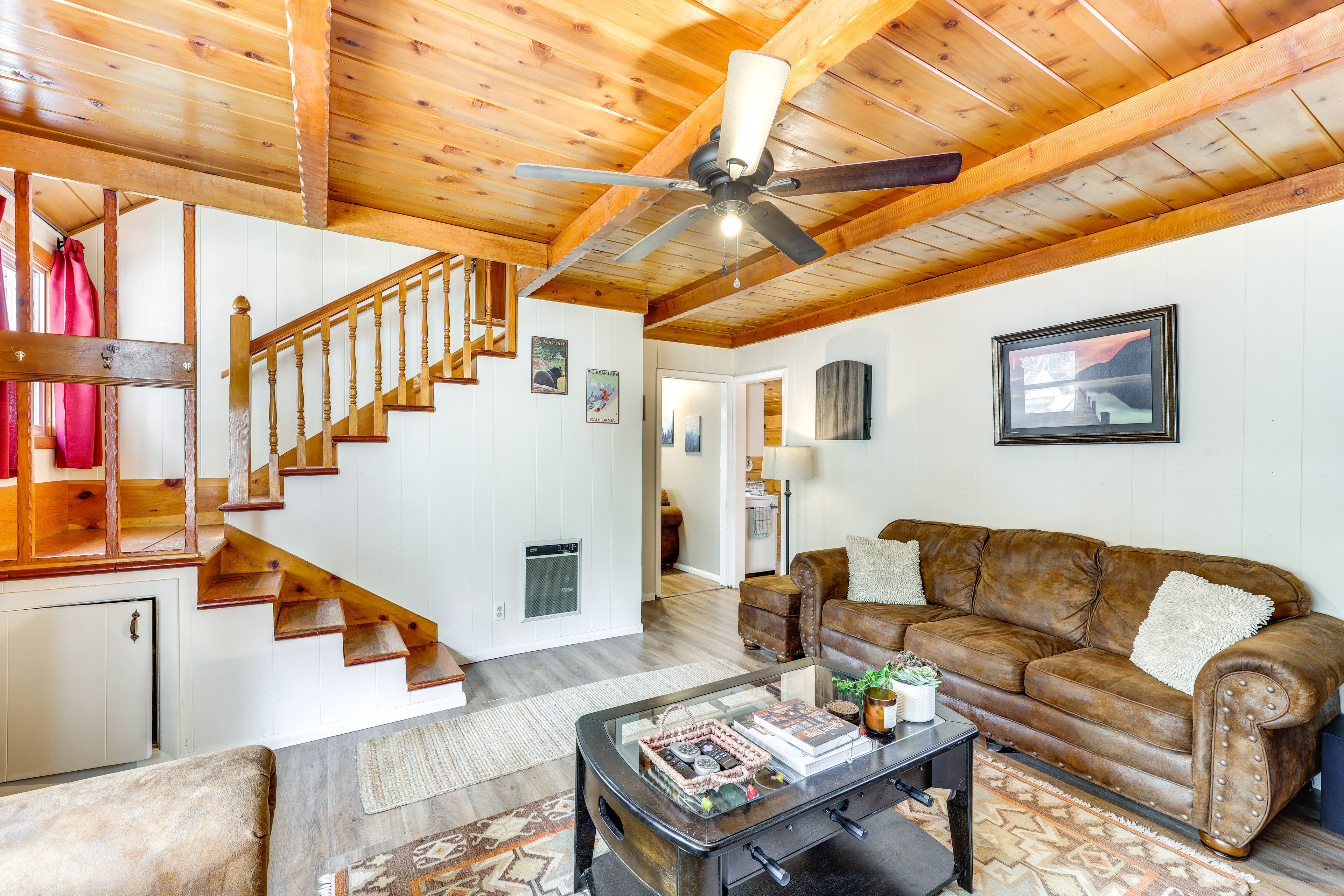 Living Room | 1st Floor | Sleeper Sofa | Smart TV | Free WiFi | Fireplace