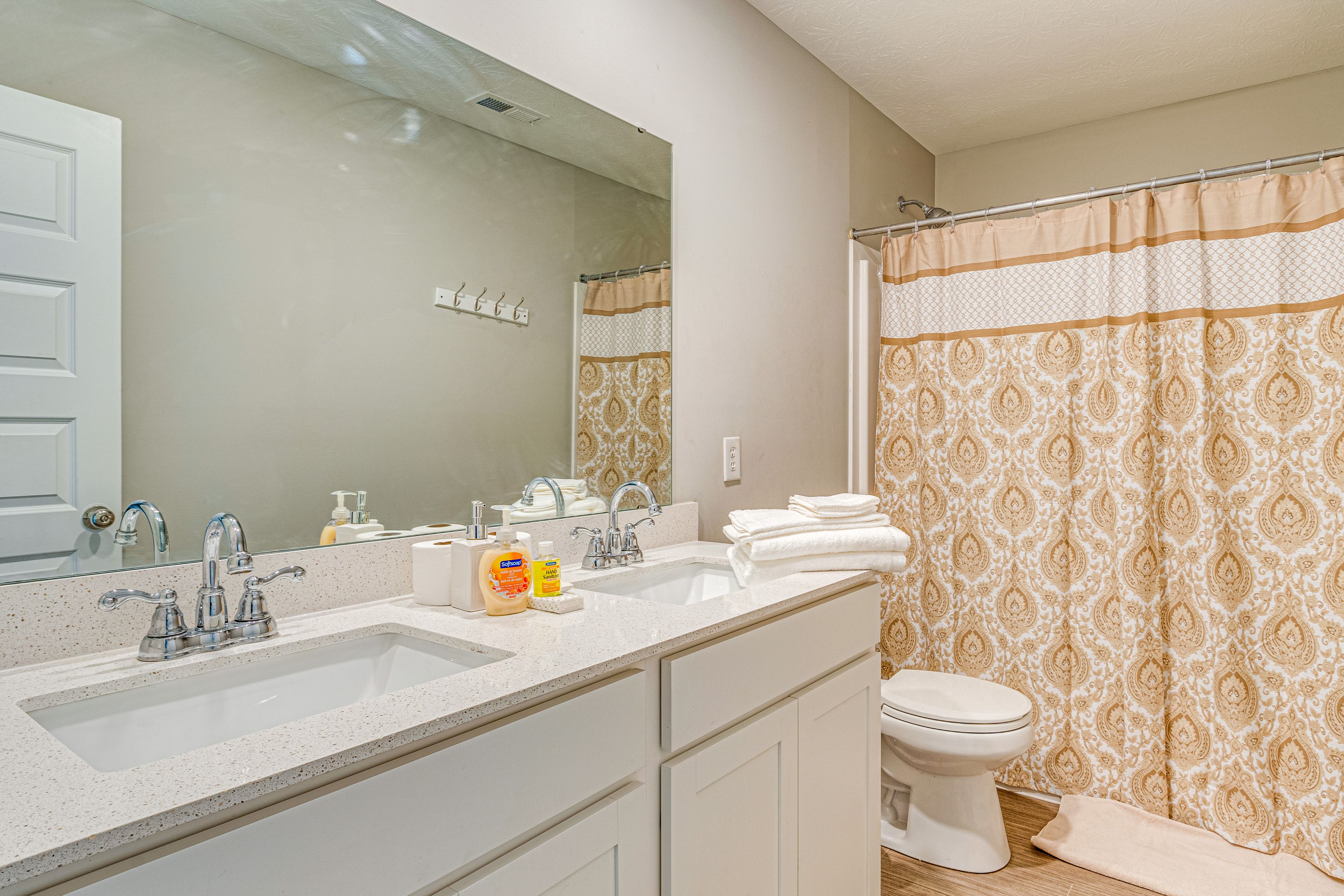 Full Bathroom | 2nd Floor