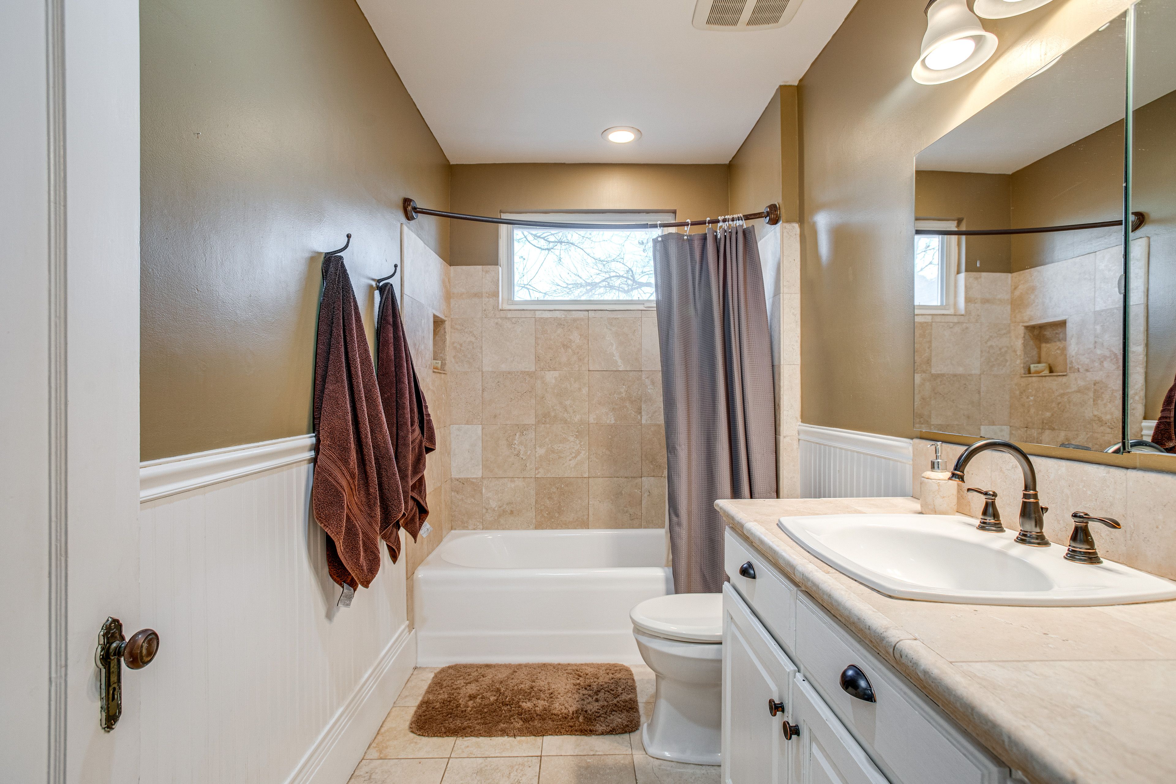 Full Bathroom | Main Level