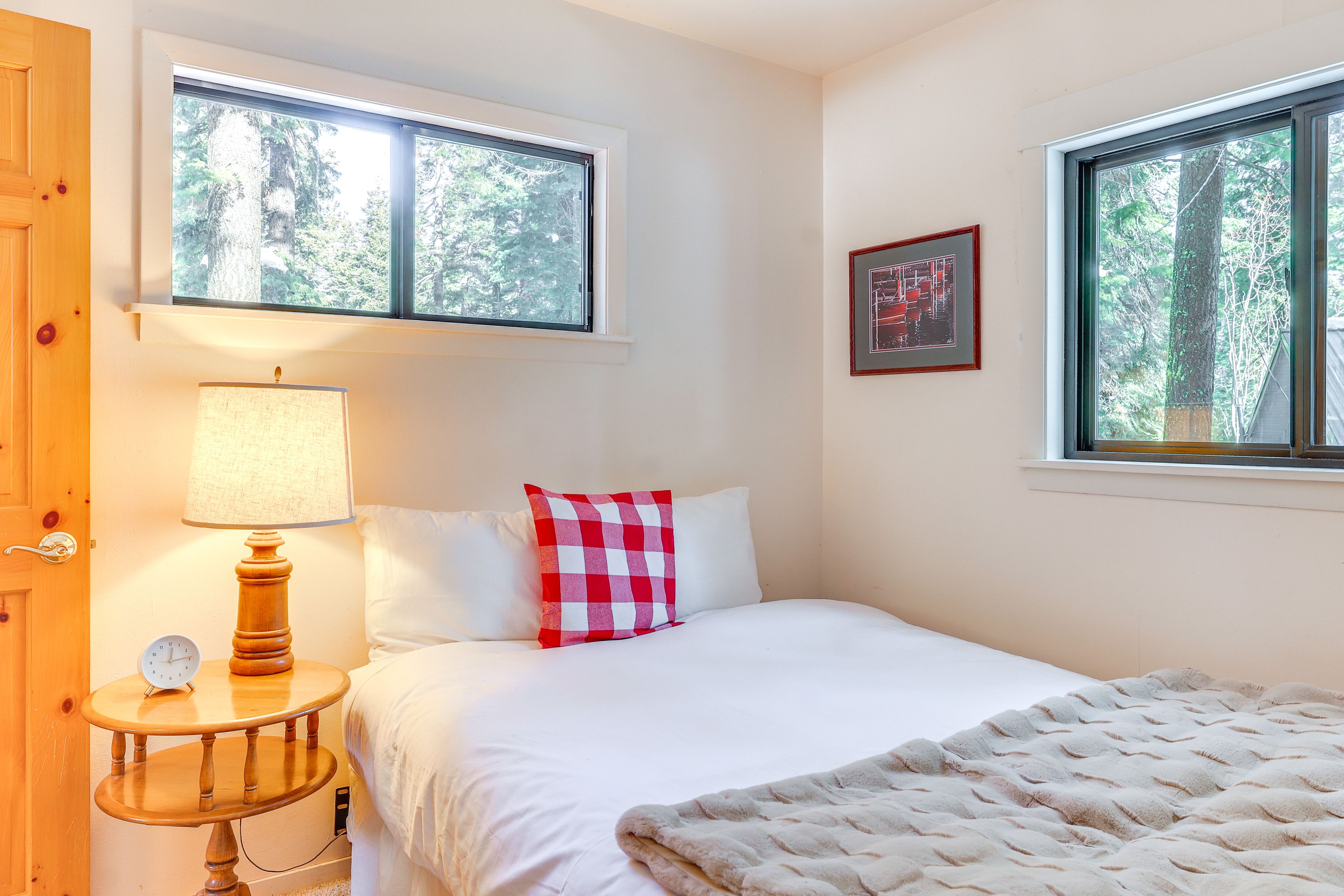 Bedroom 2 | 1st Floor | Queen Bed