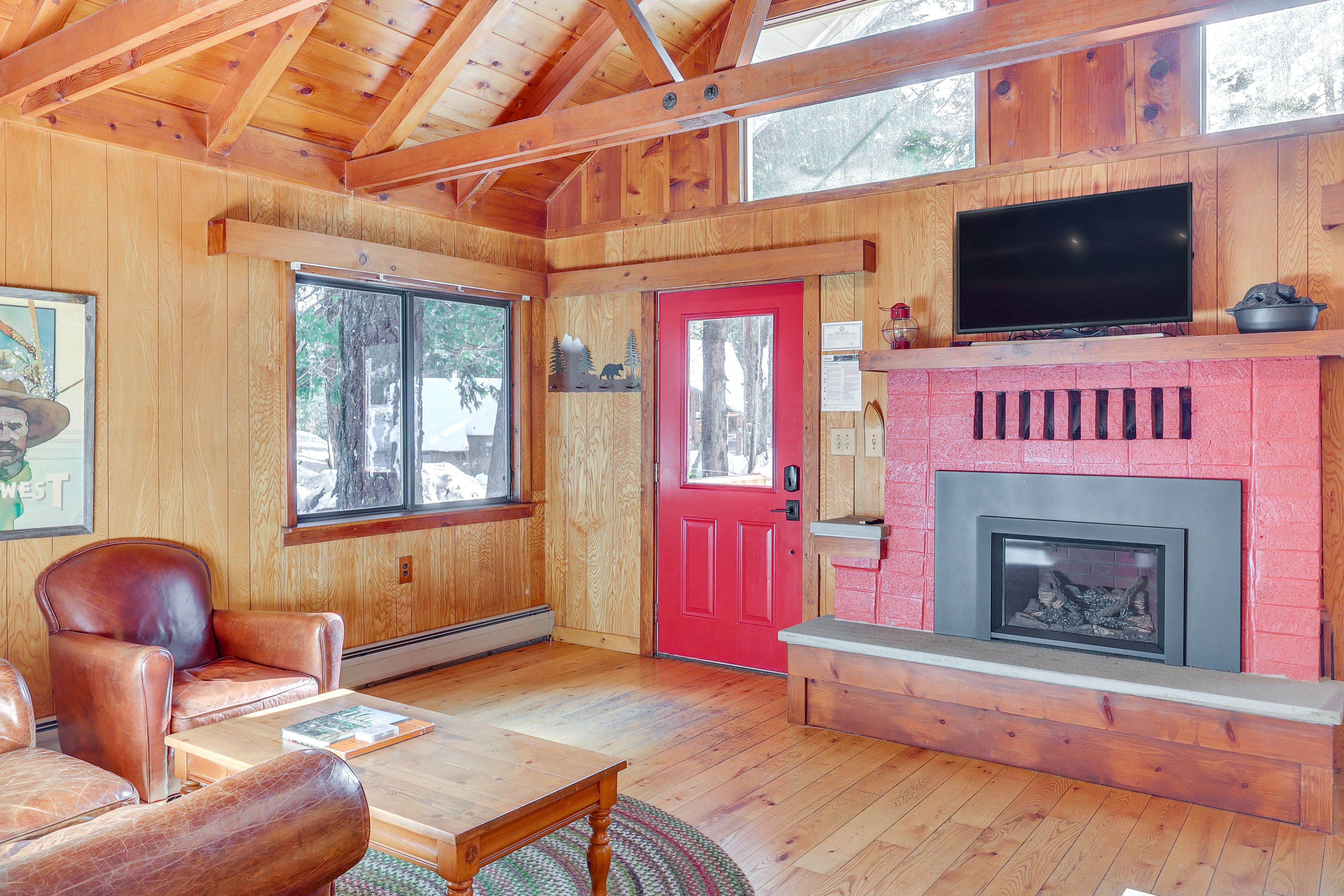 Living Room | 1st Floor | Queen Sleeper Sofa | Gas Fireplace | Smart TV