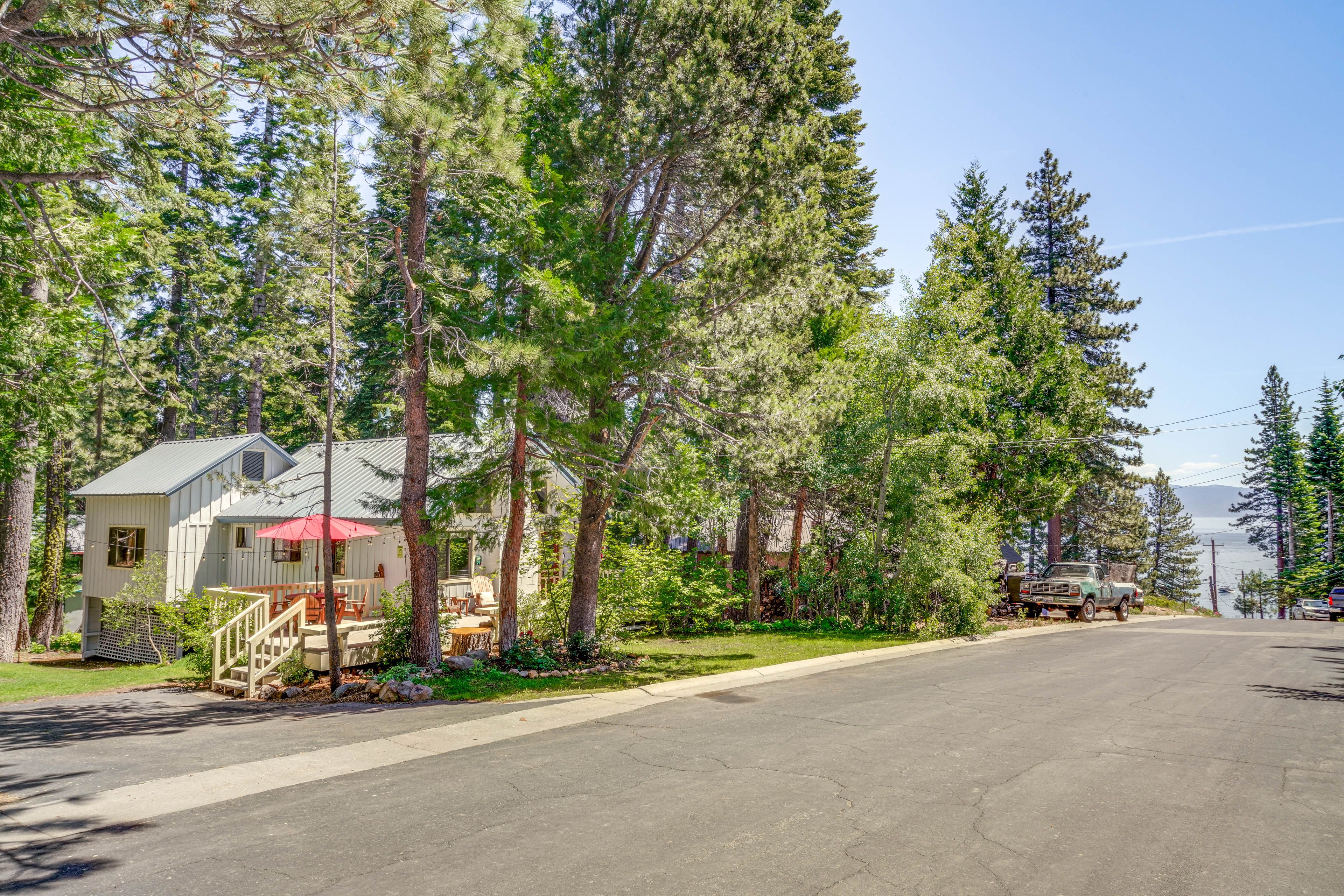 2 Blocks to Lake Tahoe Access