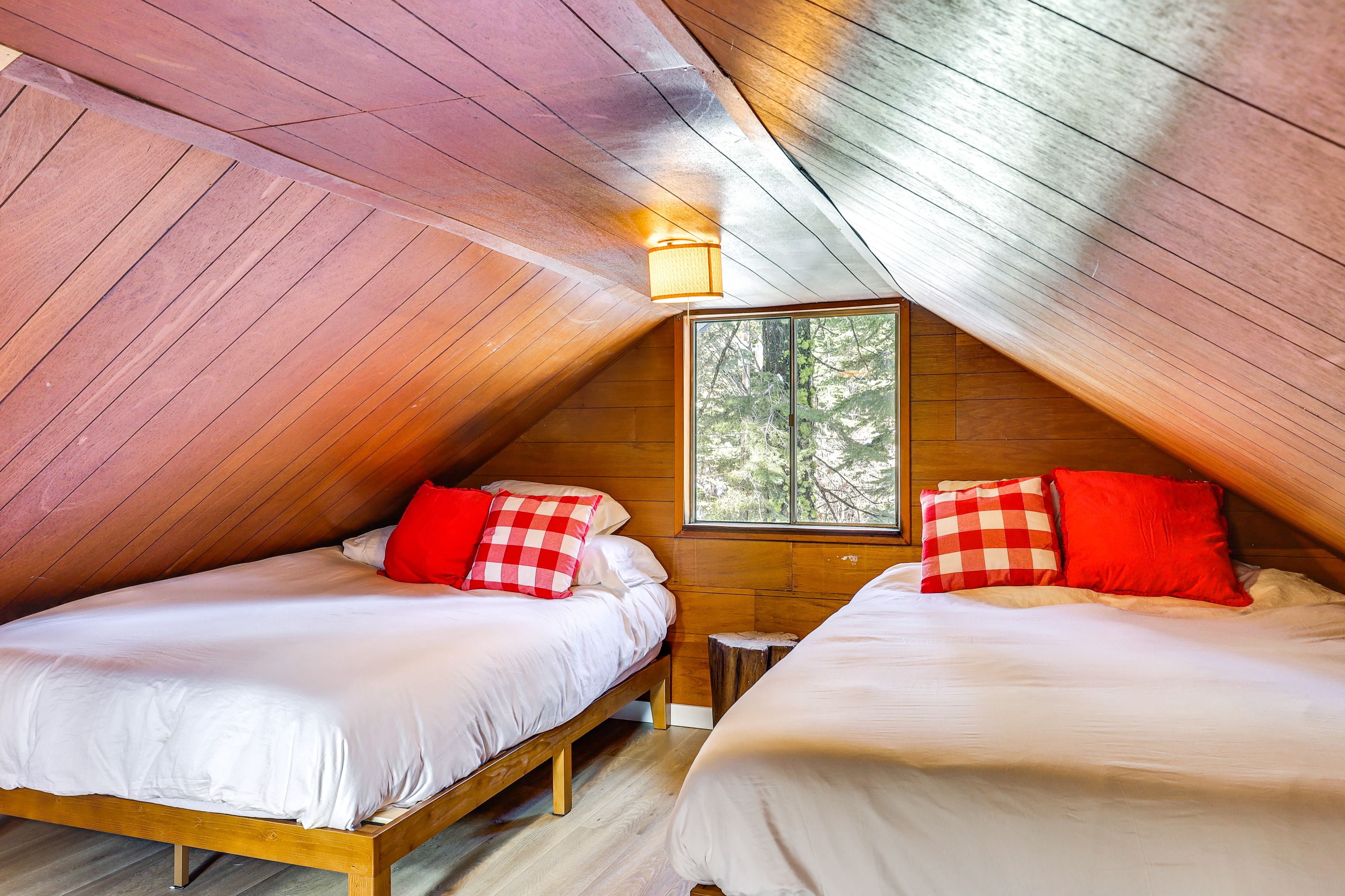Loft | 2 Queen Beds | 2nd Floor