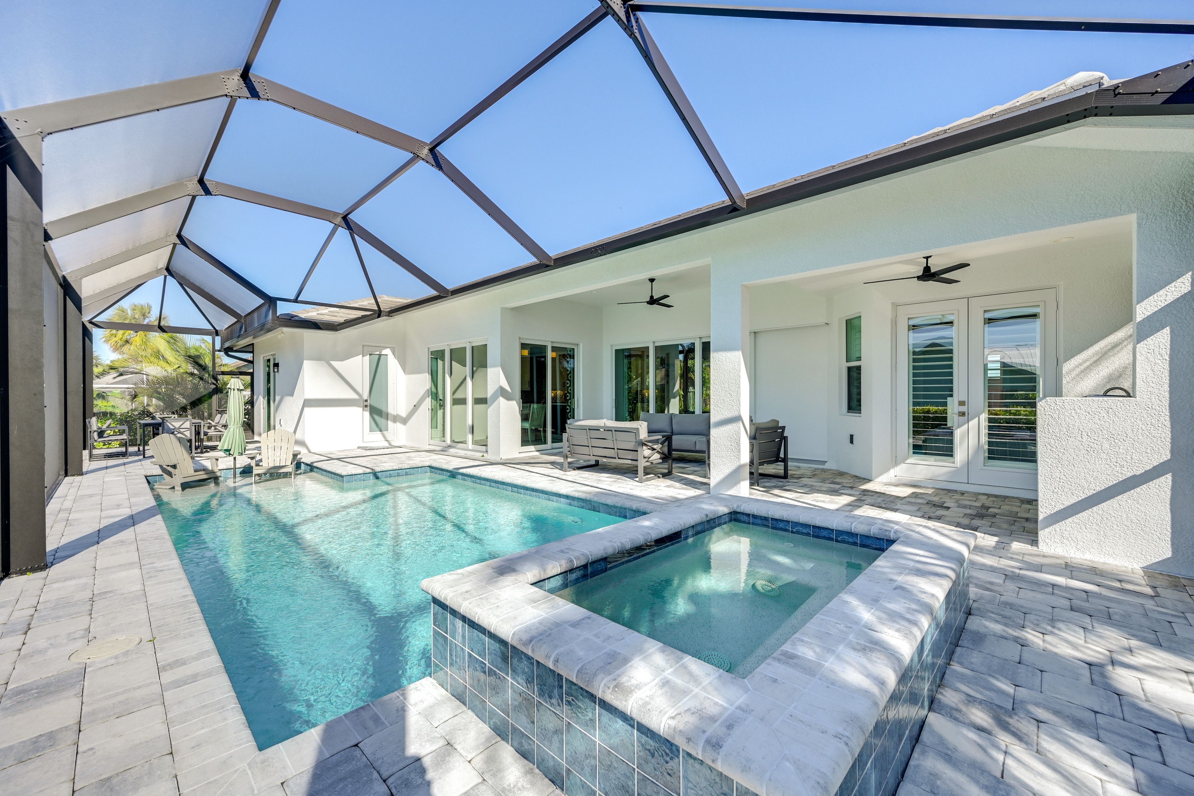 Lanai | Pool & Hot Tub | Covered Patio | Outdoor Dining Set