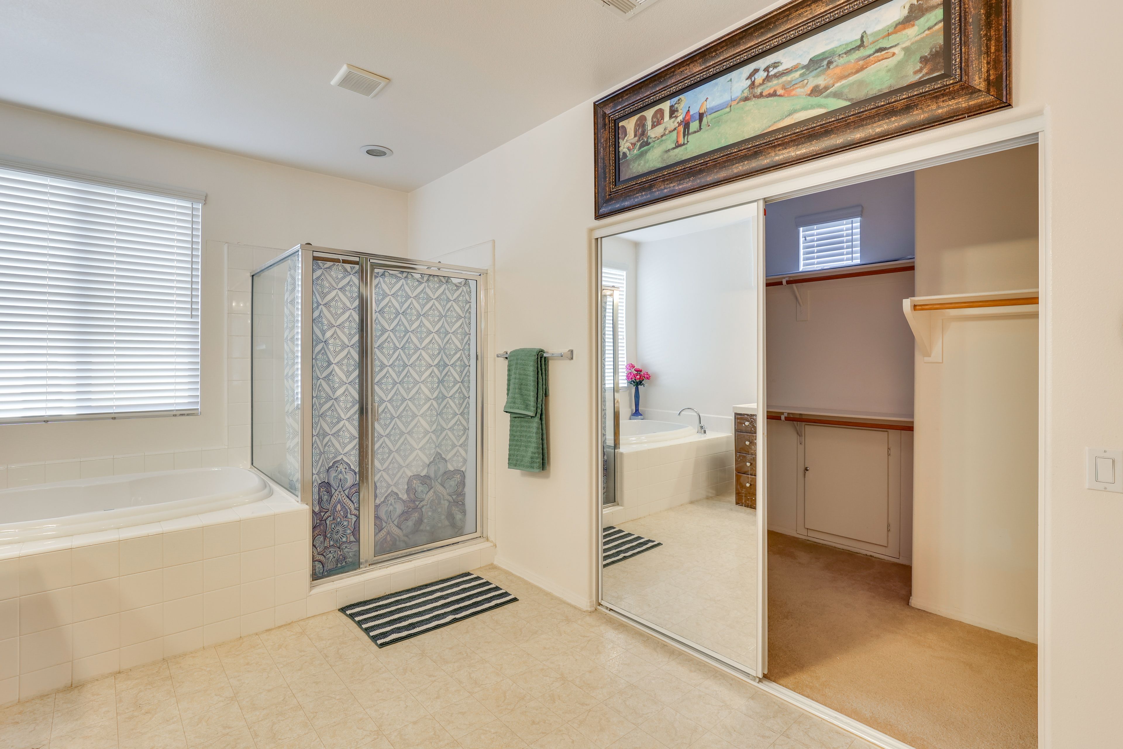 En-Suite Bathroom | 2nd Floor | Soaking Tub | Towels Provided