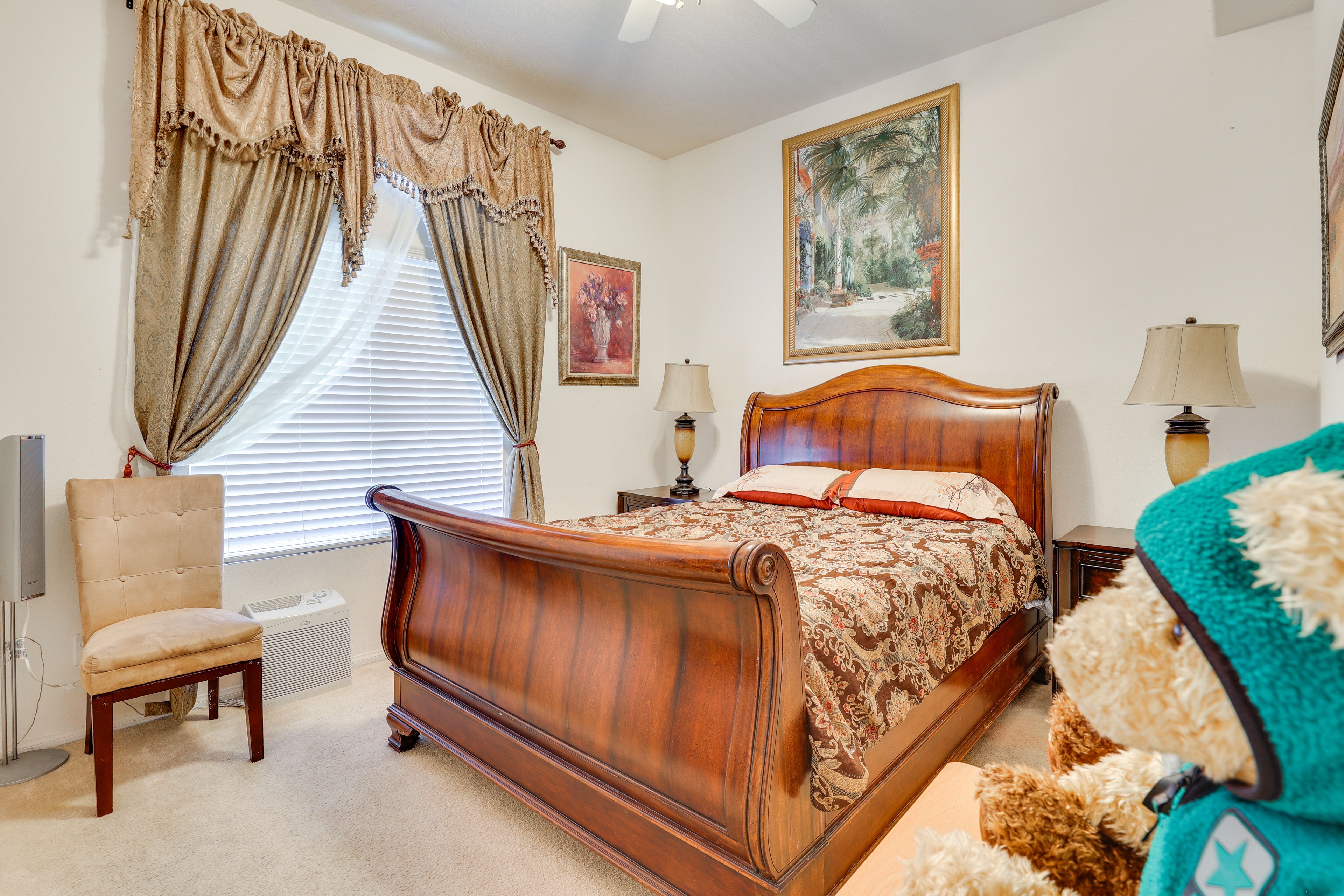 Bedroom 4 | 1st Floor | Queen Bed | Smart TV w/ Roku