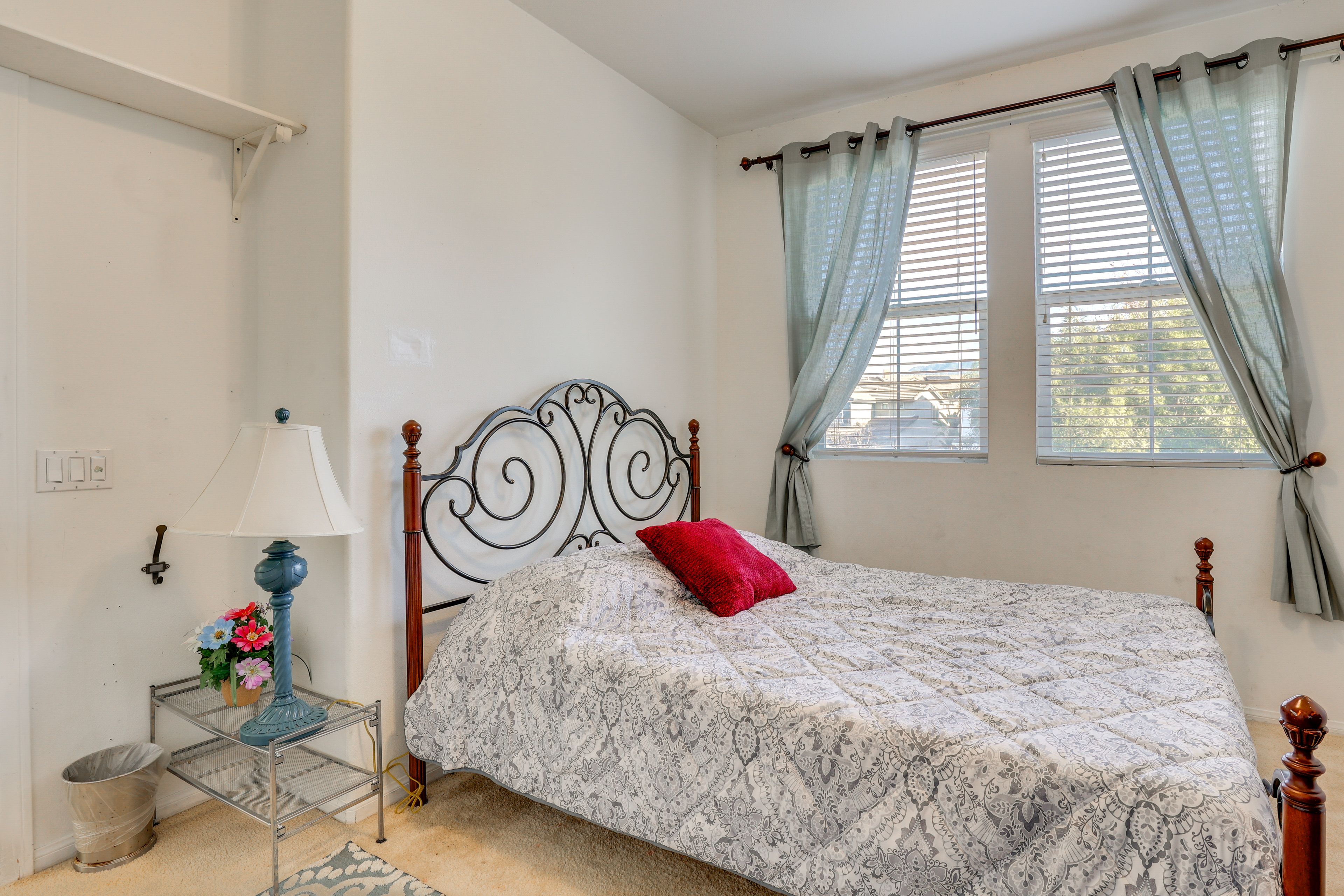 Bedroom 2 | 2nd Floor | Queen Bed | Smart TV w/ Roku