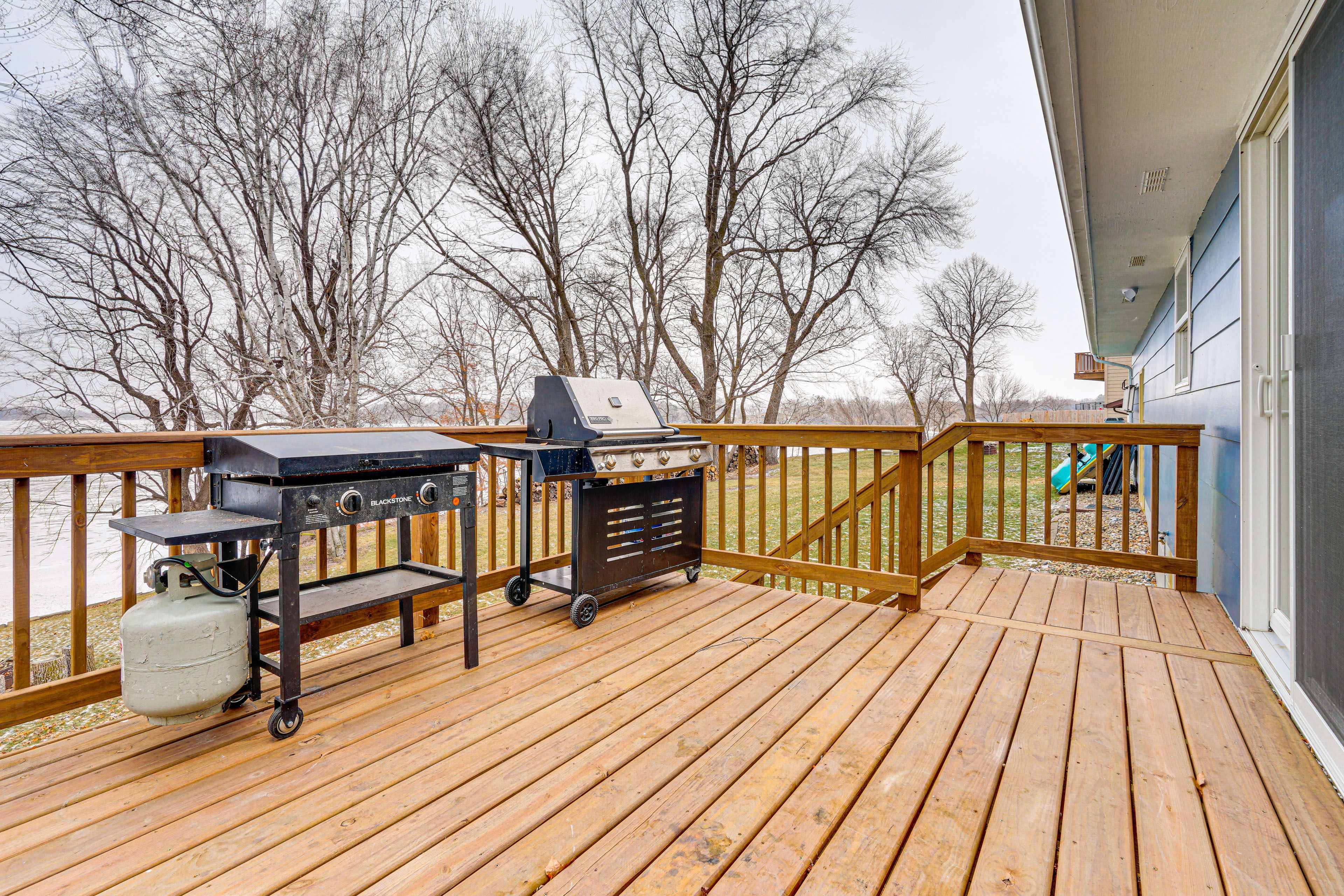 Elevated Deck | Blackstone Grill | Propane Grill | Dining Area