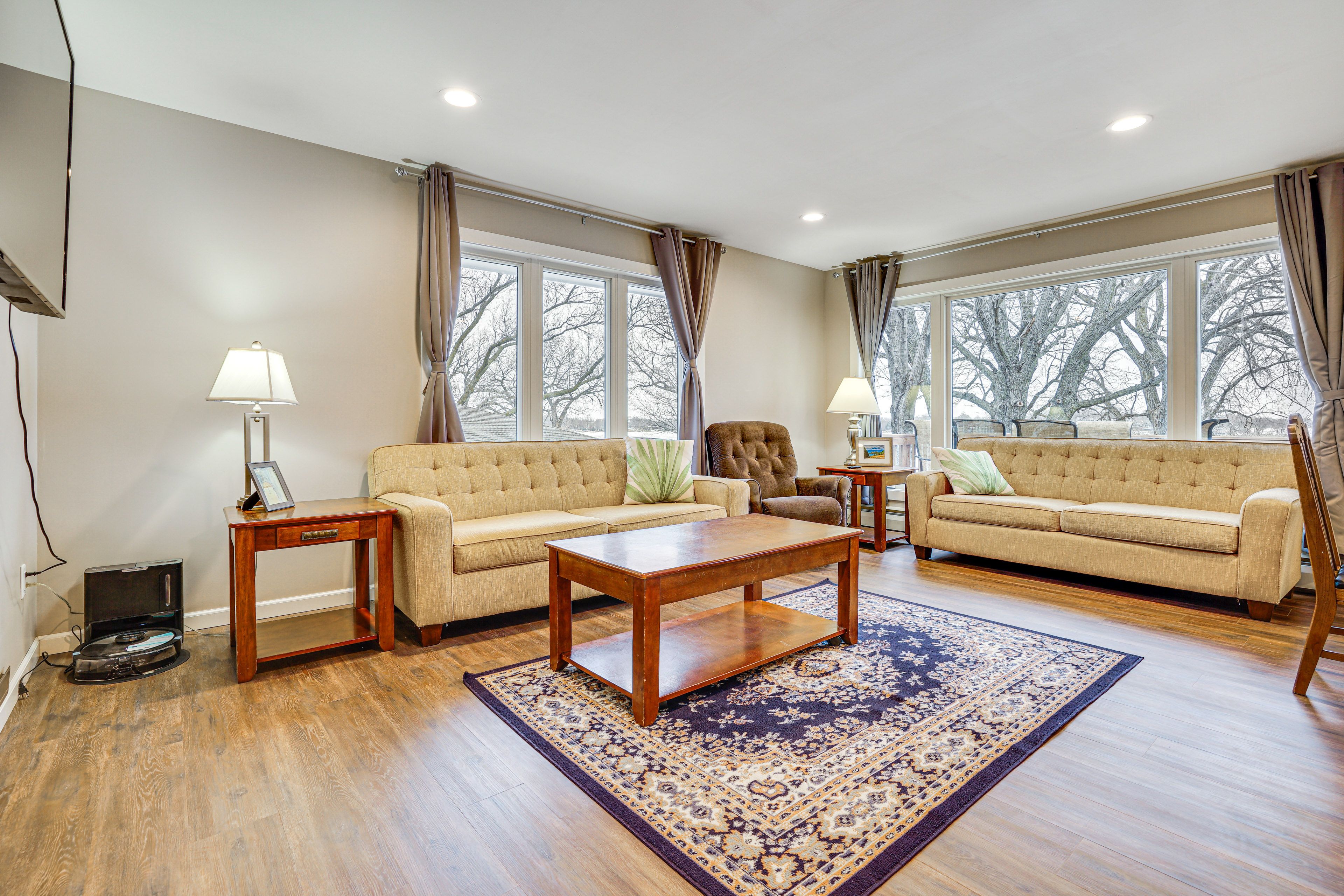 Living Room | Smart TV | Main Level