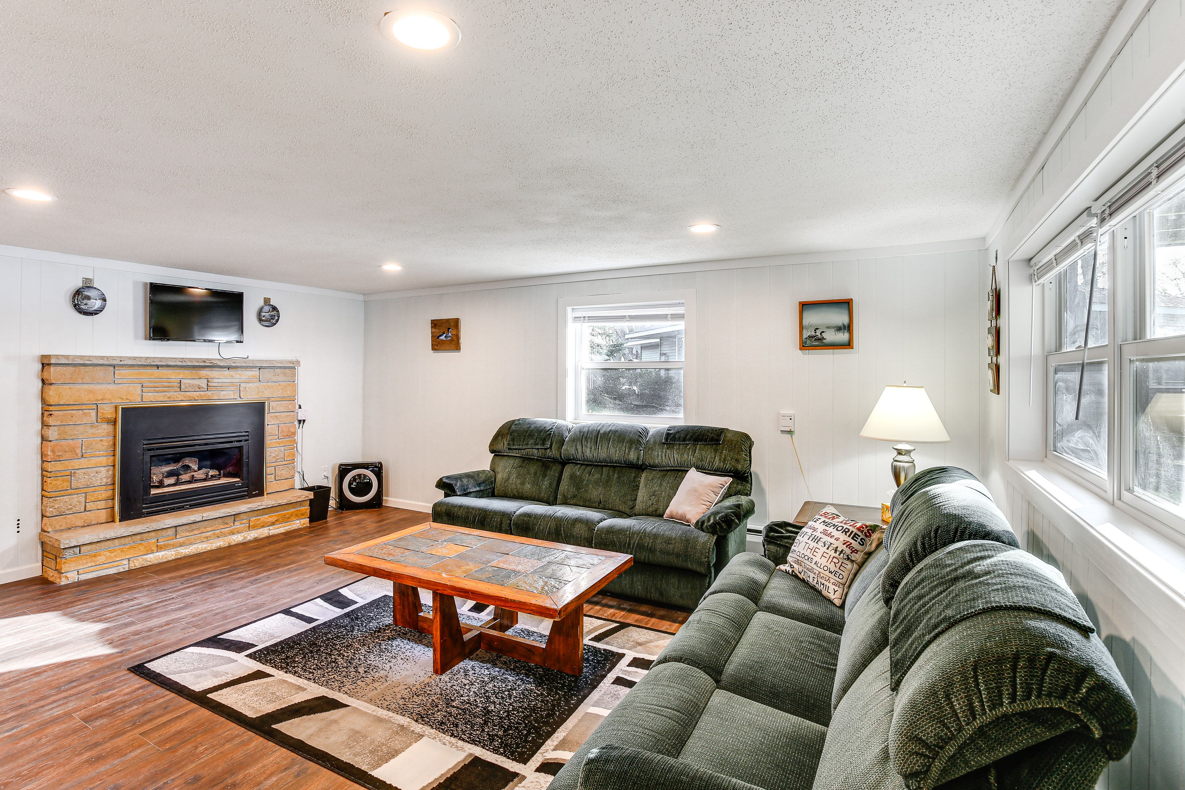 Bonus Living Area | Lower Level | Smart TV | Fireplace | Bar Area