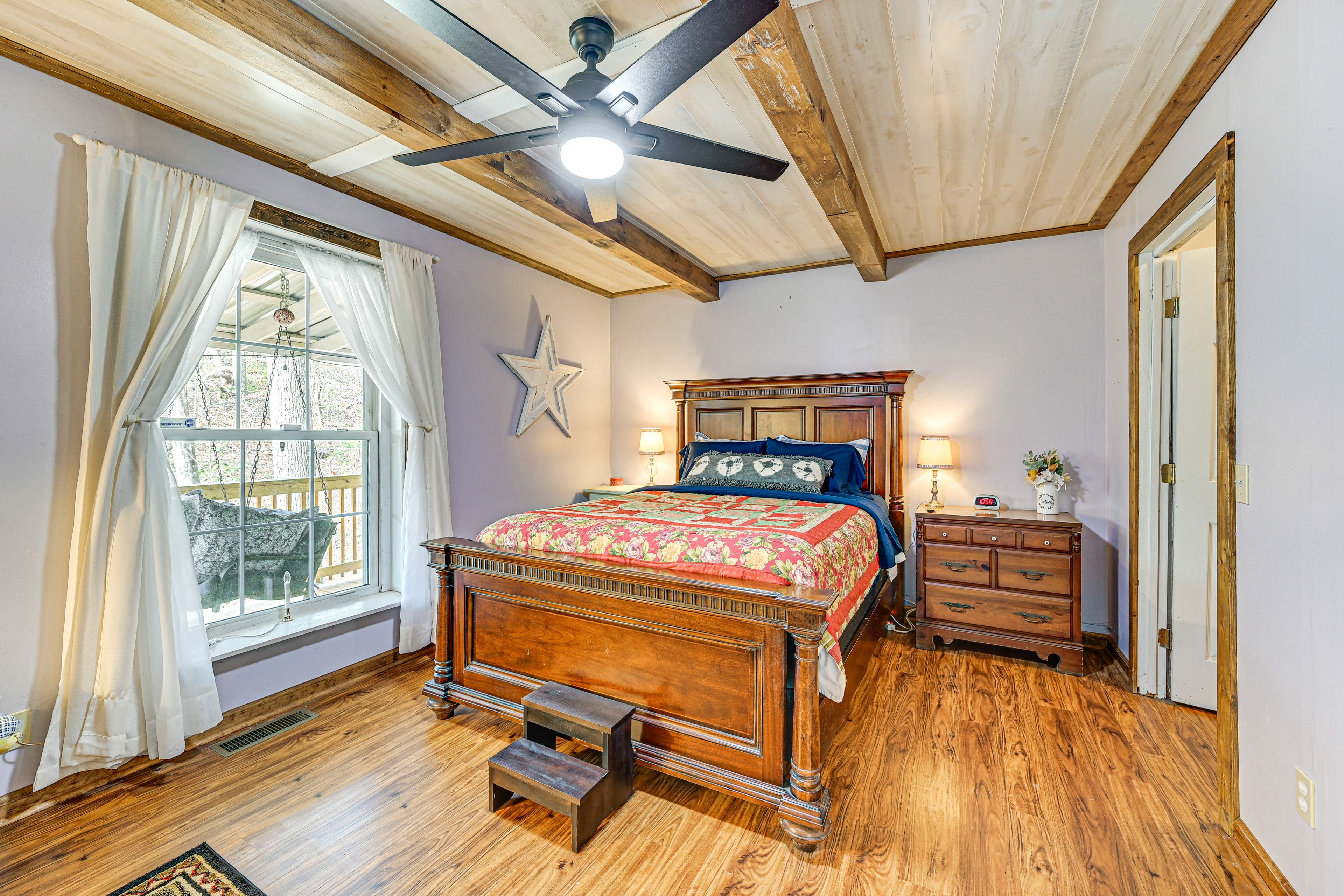 Bedroom | Queen Bed | 1st Floor | Linens Provided | Walk-In Closet | En-Suite