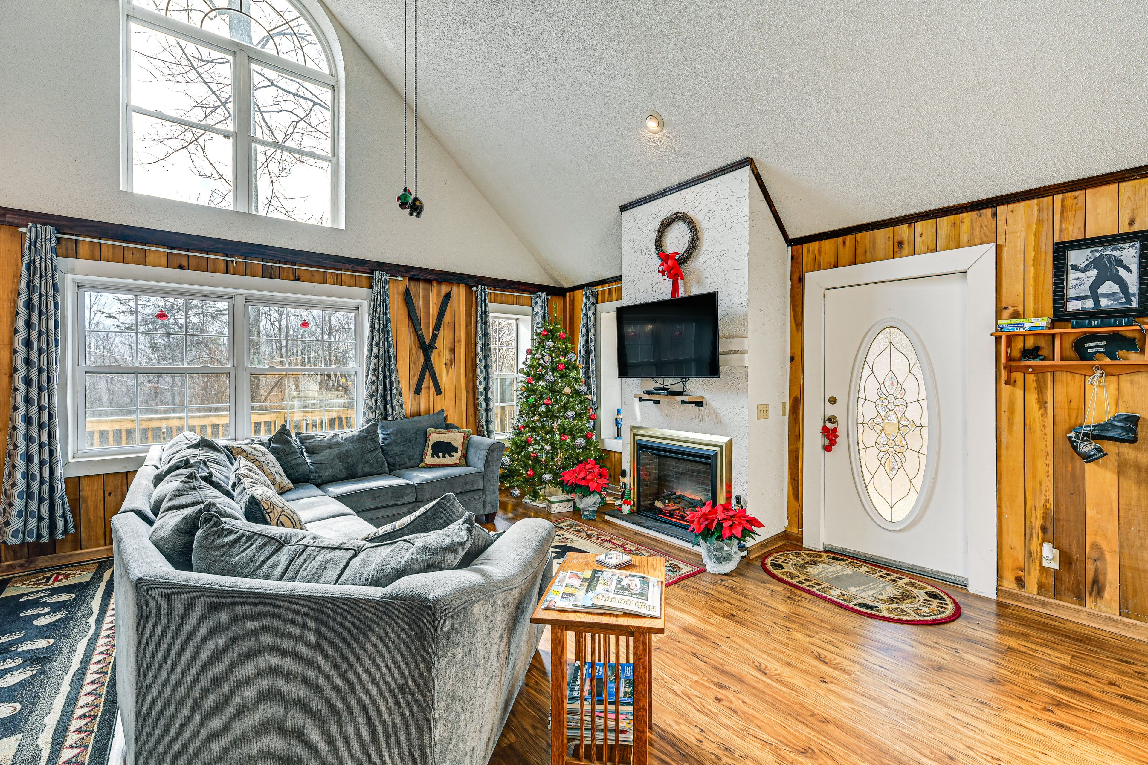 Living Room | 1st Floor | Smart TV | Fireplace