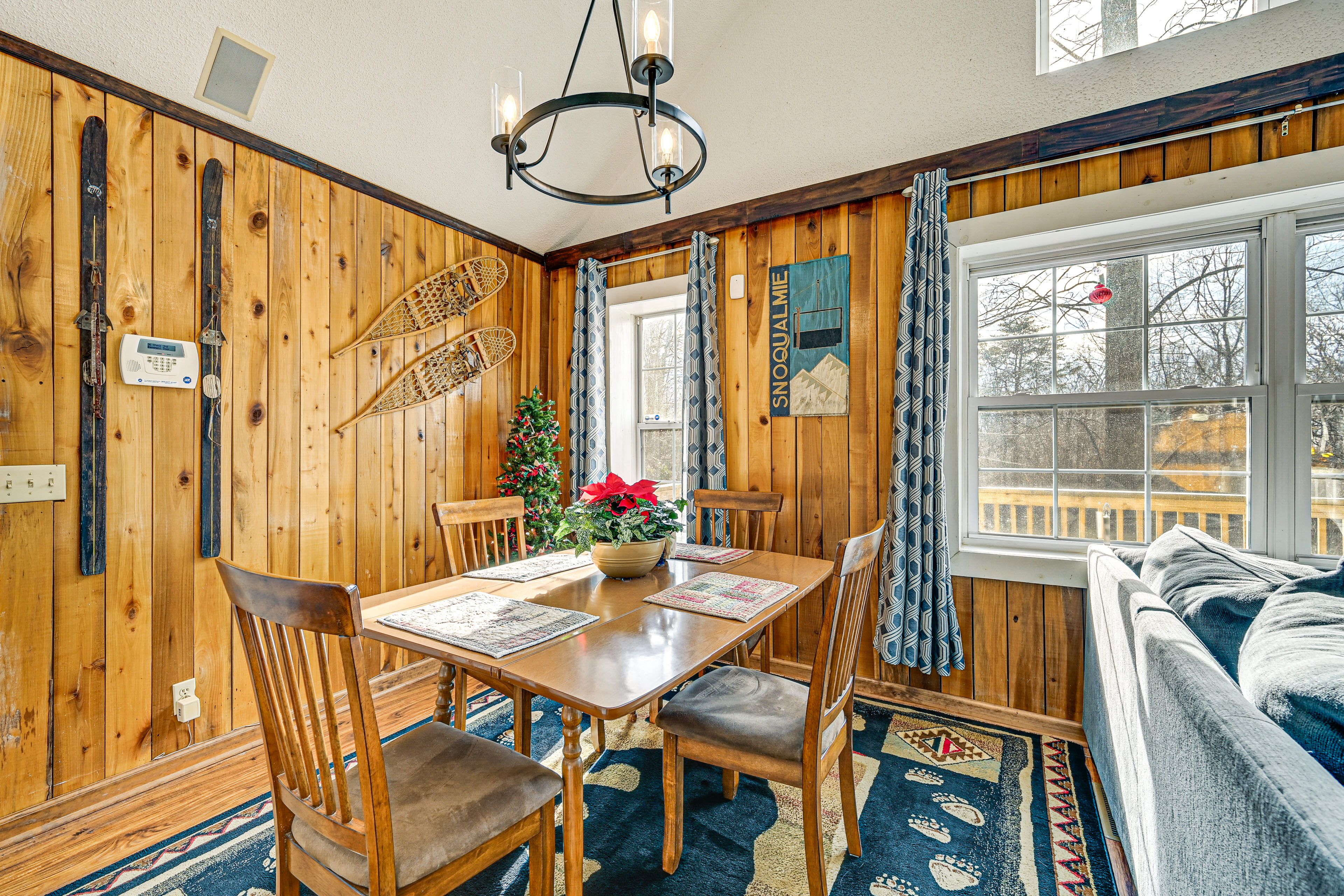 Dining Area | 1st Floor | Dishware/Flatware | Trash Bags/Paper Towels