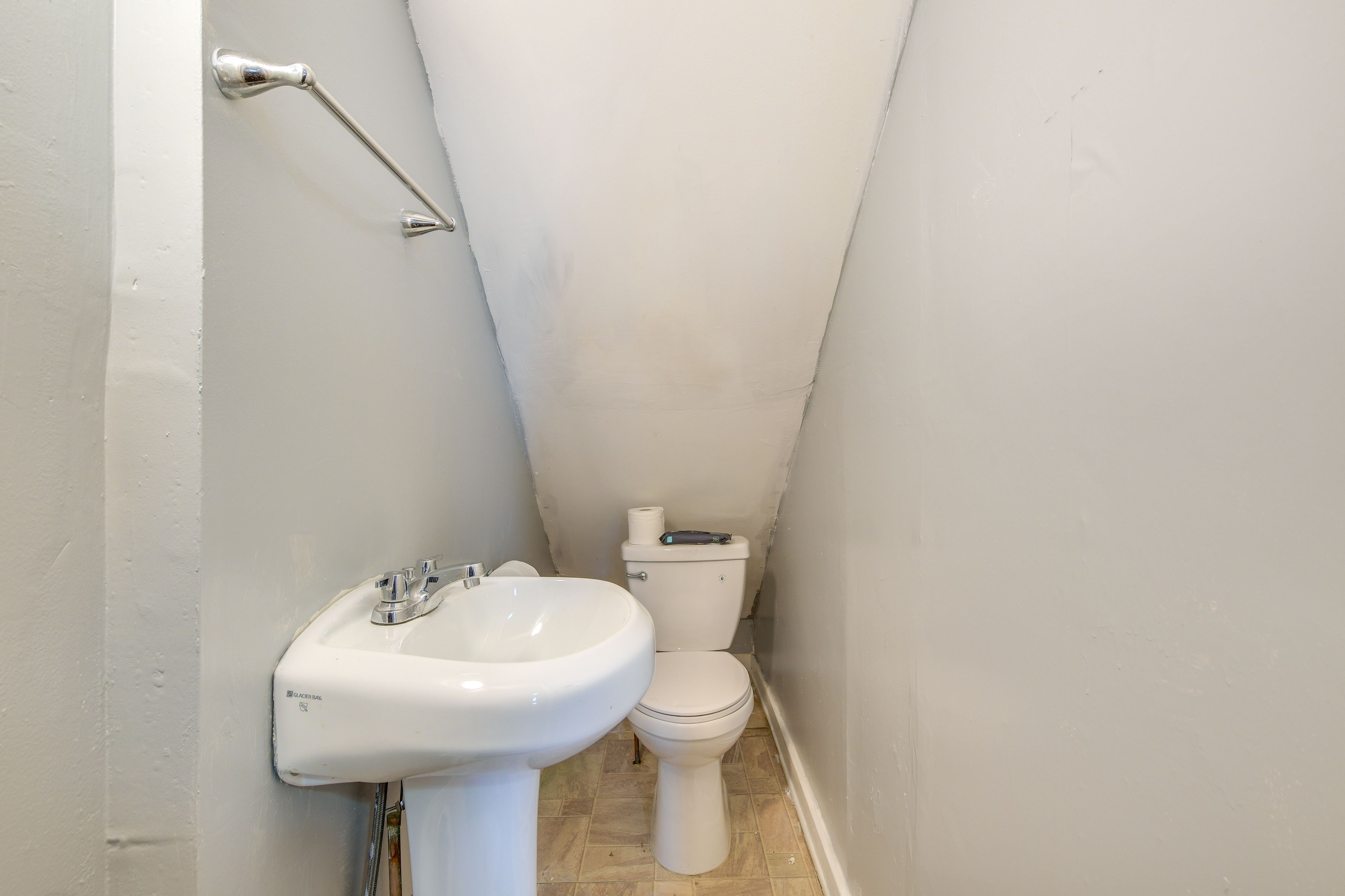 Half Bathroom | 1st Floor