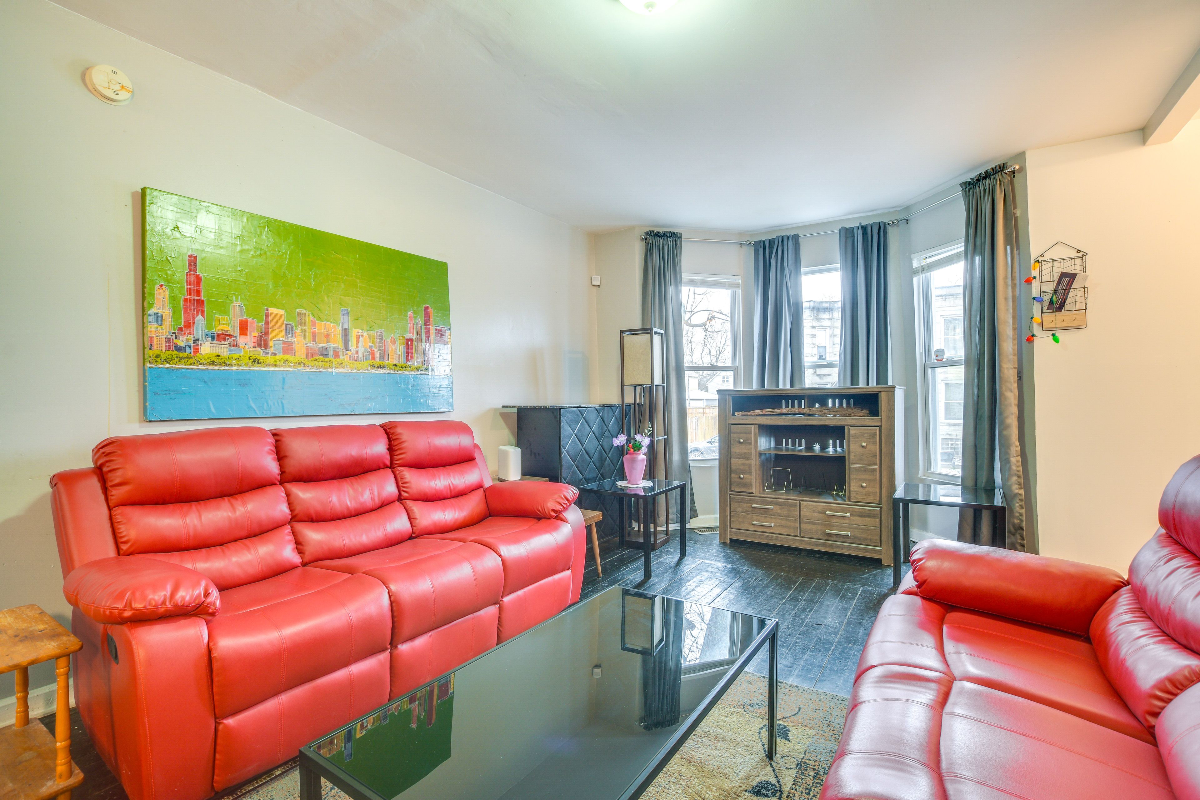 Chicago Vacation Rental | 5BR | 1.5BA | 1,200 Sq Ft | Stairs Required