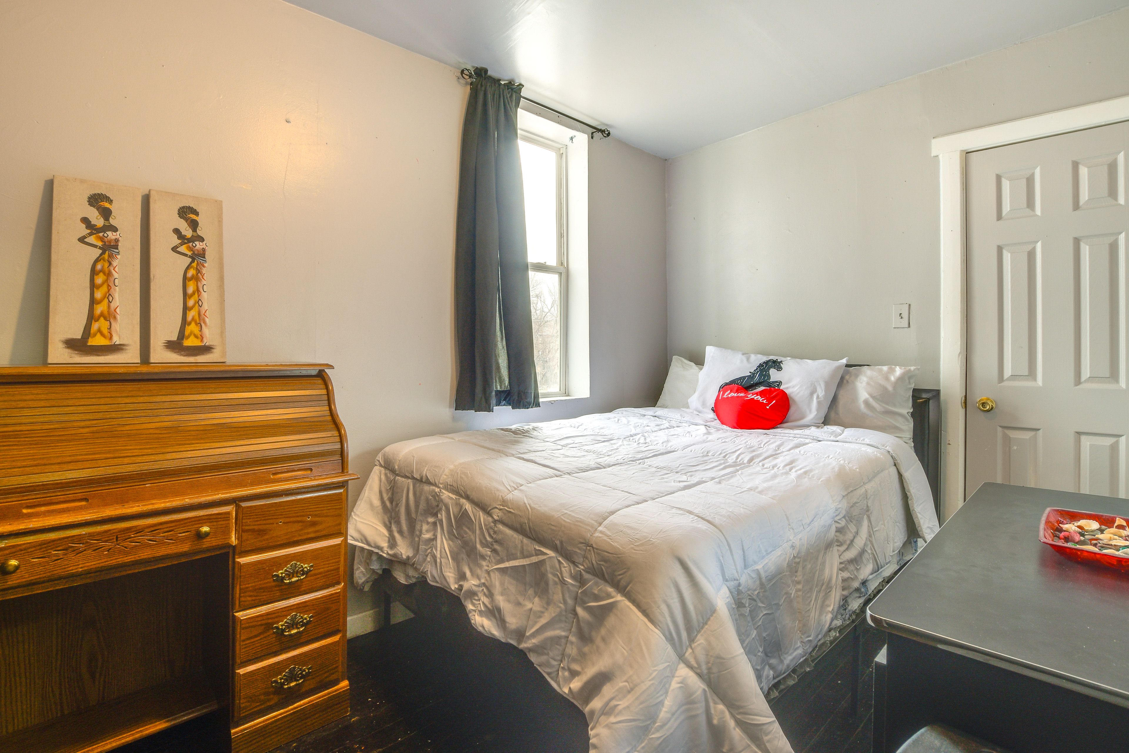 Bedroom 1 | Queen Bed | 1st Floor