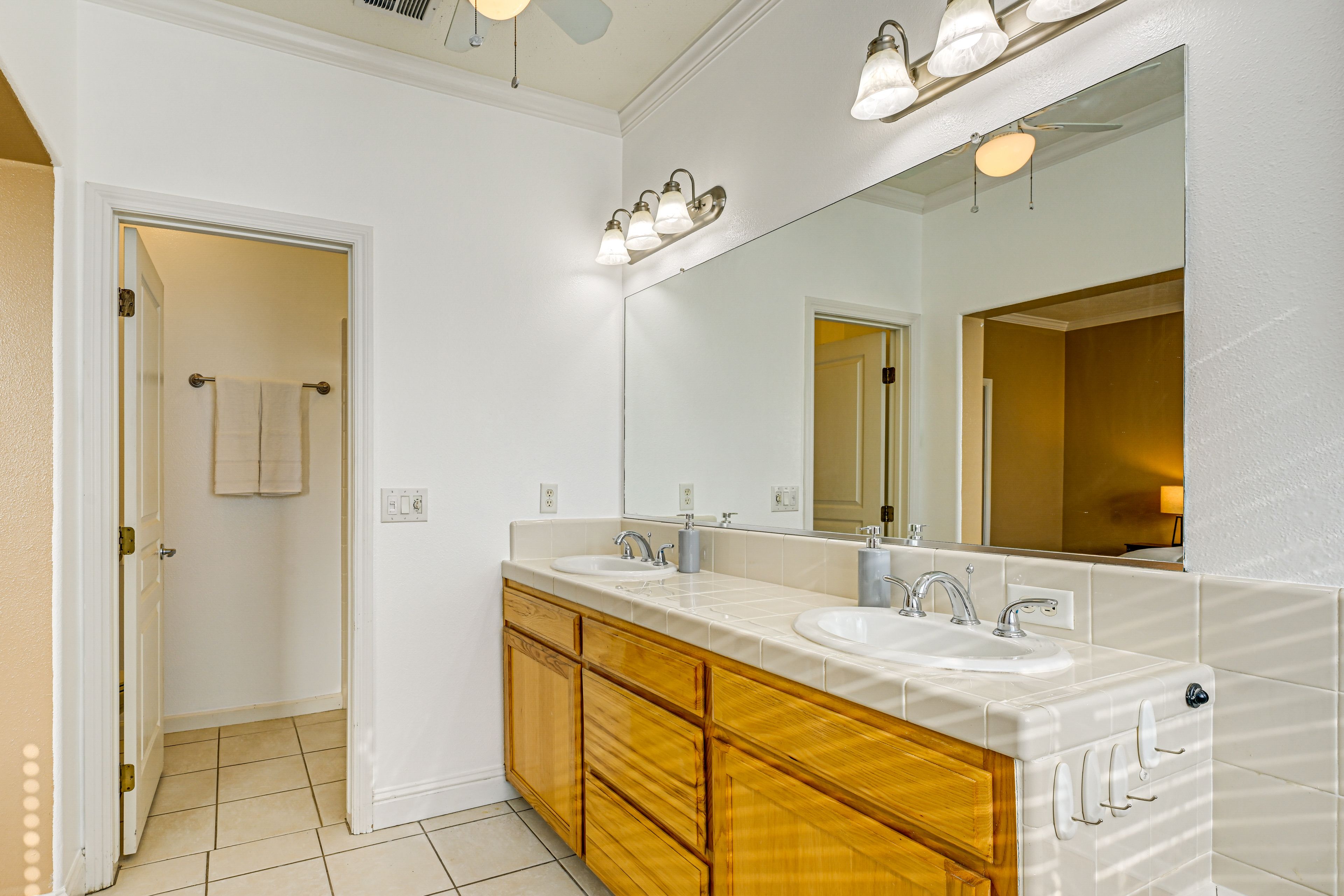En-Suite Bathroom | Towels Provided