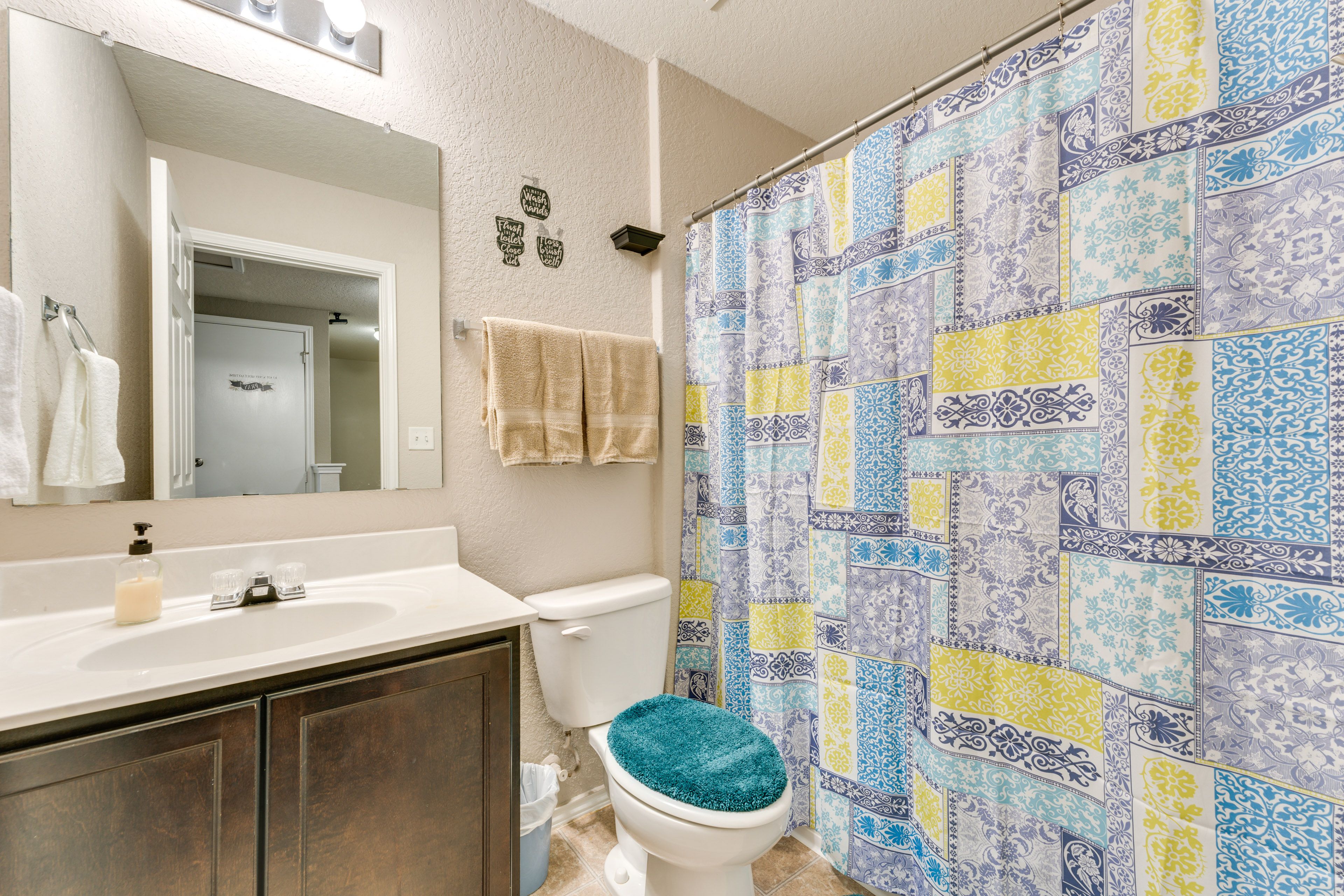 Full Bathroom | 2nd Floor