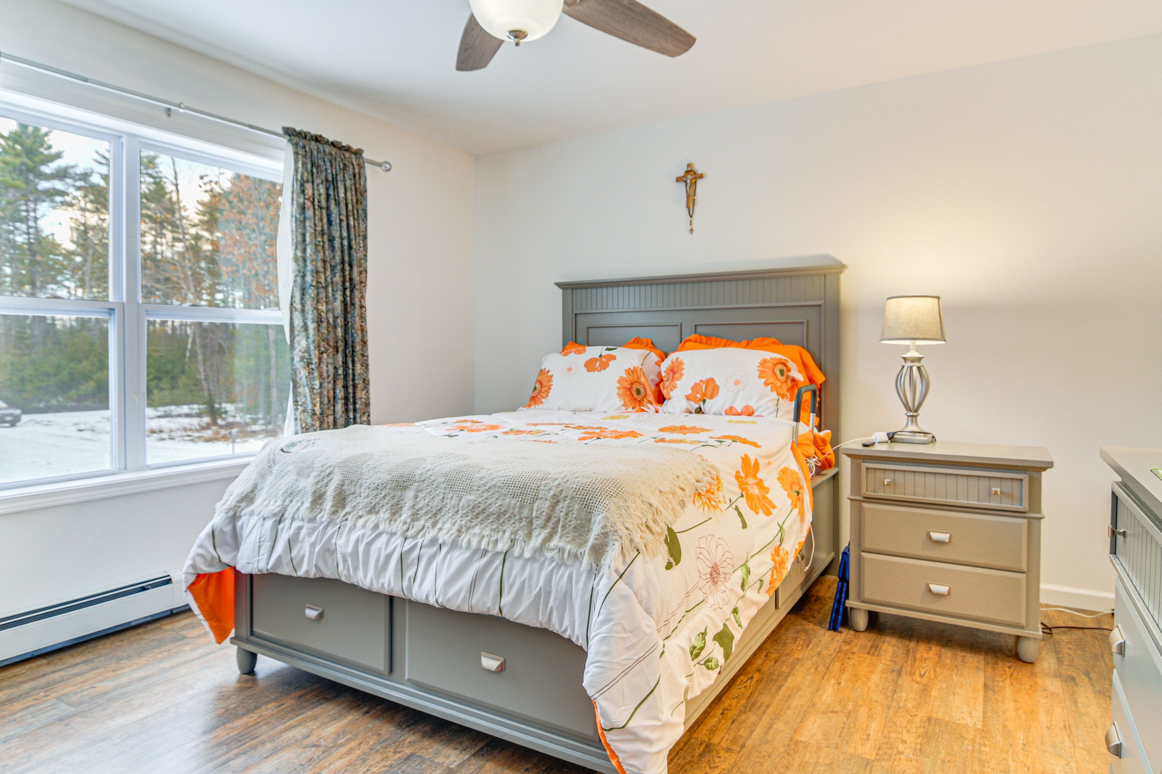 Bedroom 1 | Queen Bed