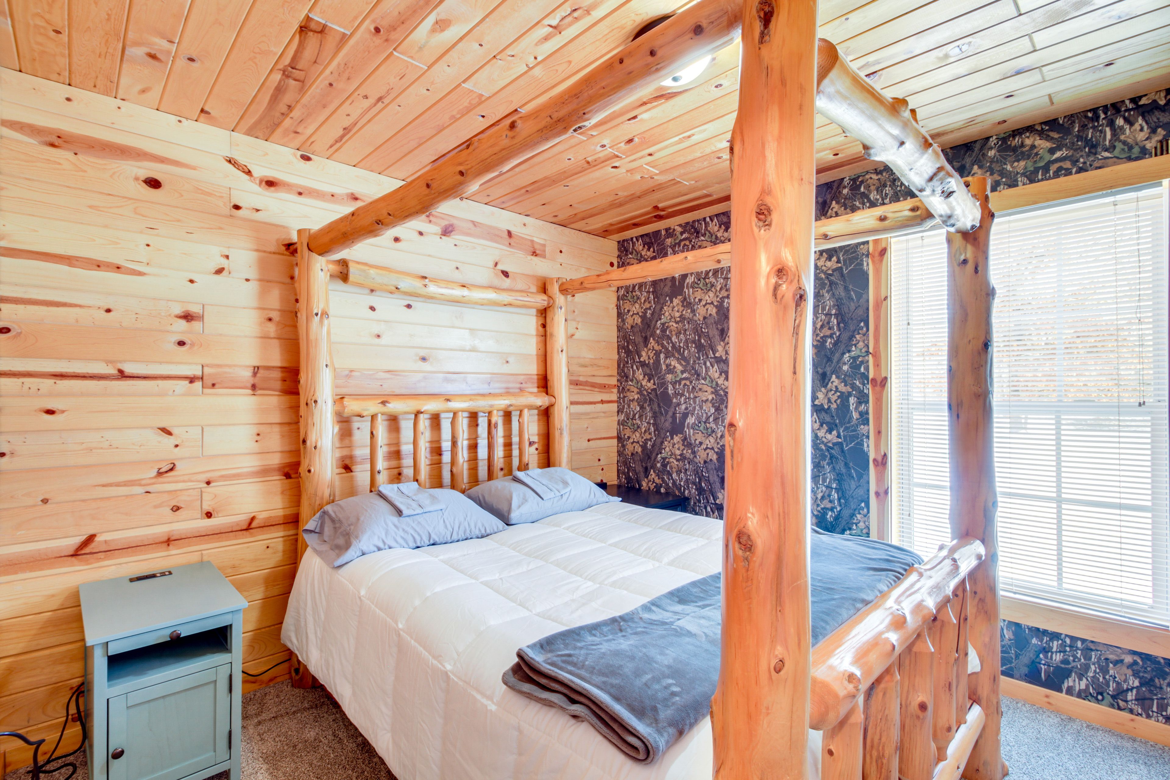 Bedroom 1 | 1st Floor | Queen Bed | Linens Provided