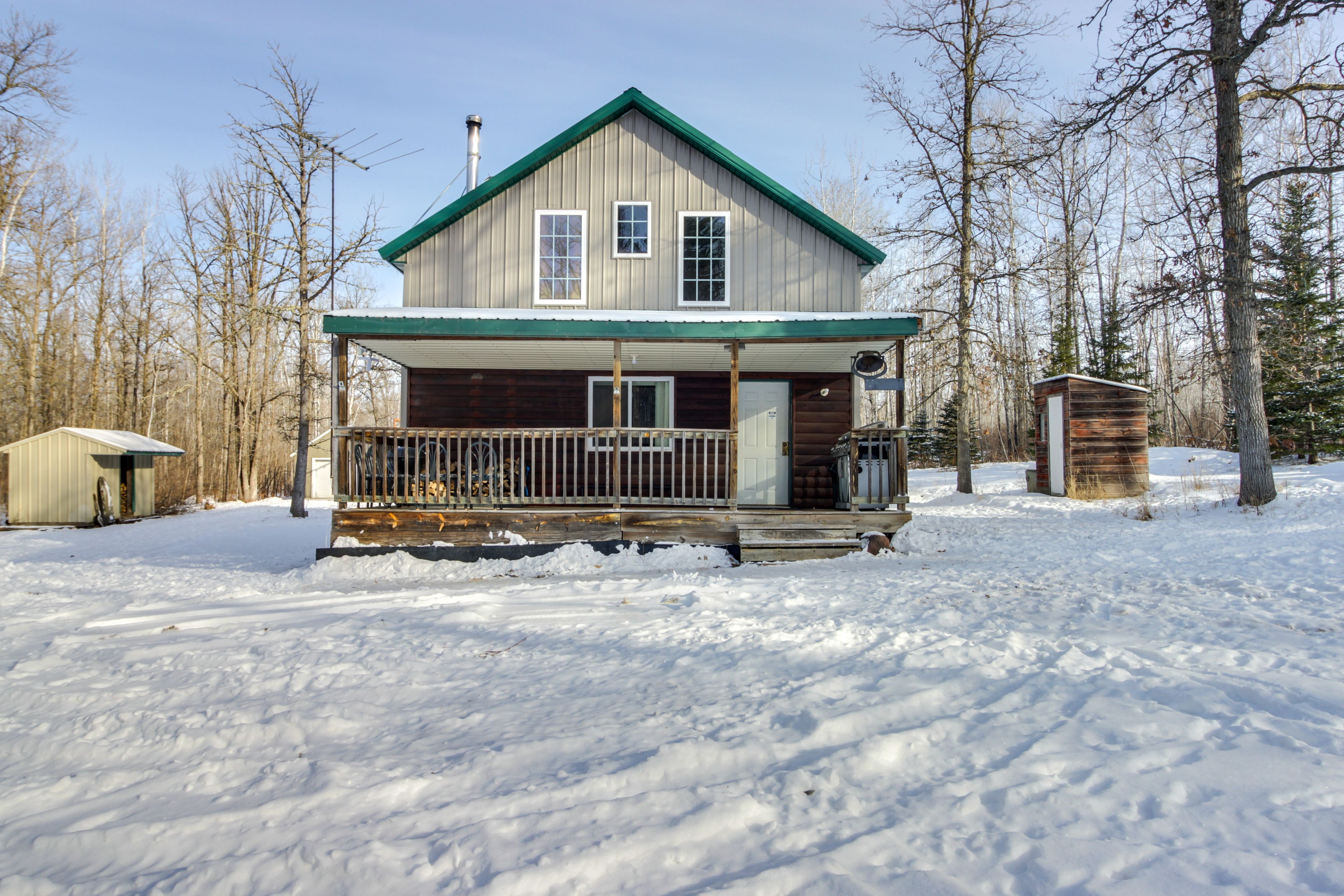 2-Story Cabin | Wood-Burning Fire Pit | Near Hiking & Ski Trails